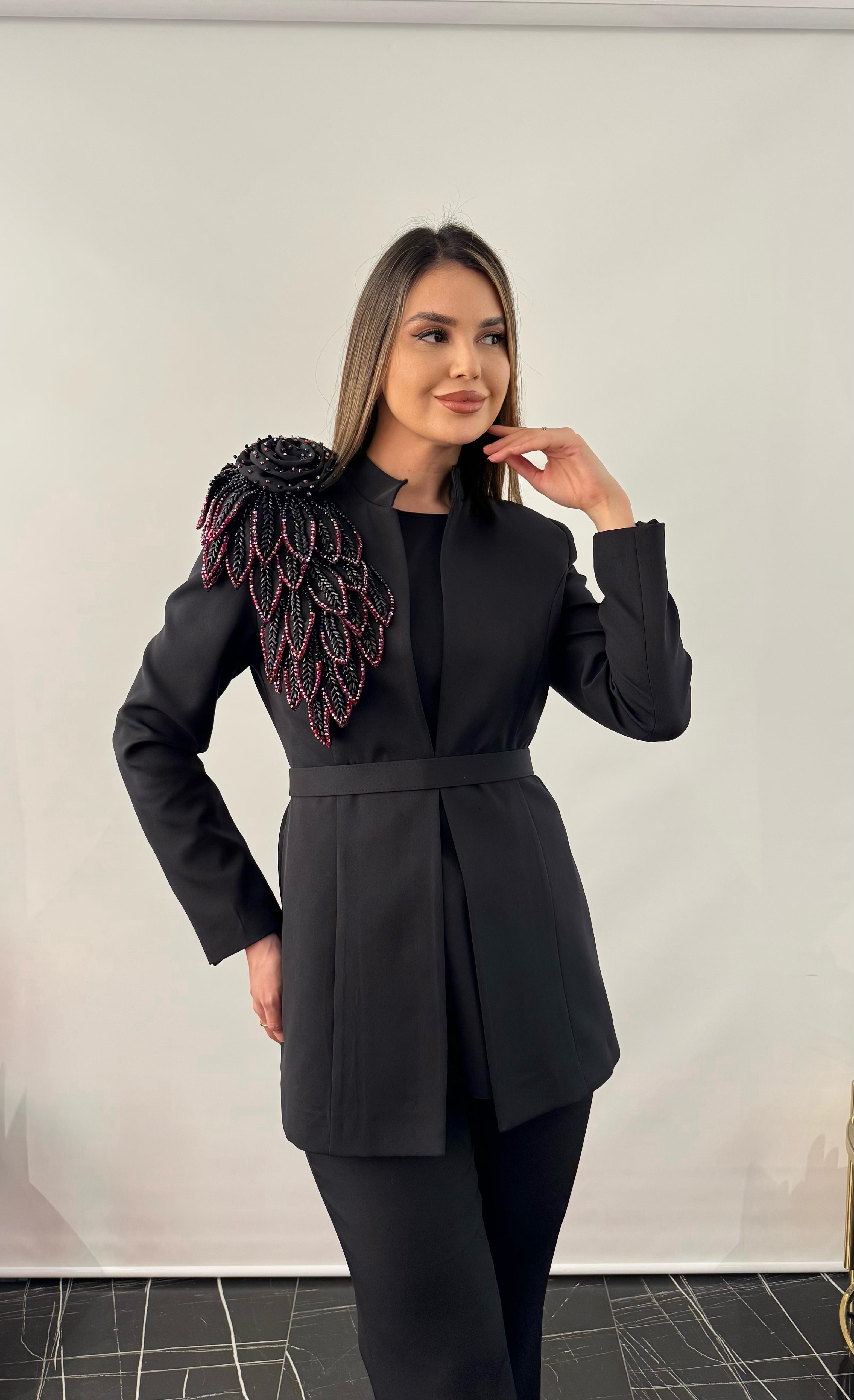 3239 YAPRAK DESEN ÜZERİ TAŞ İŞLEMELİ TASARIM TAKIM - SİYAH BORDO