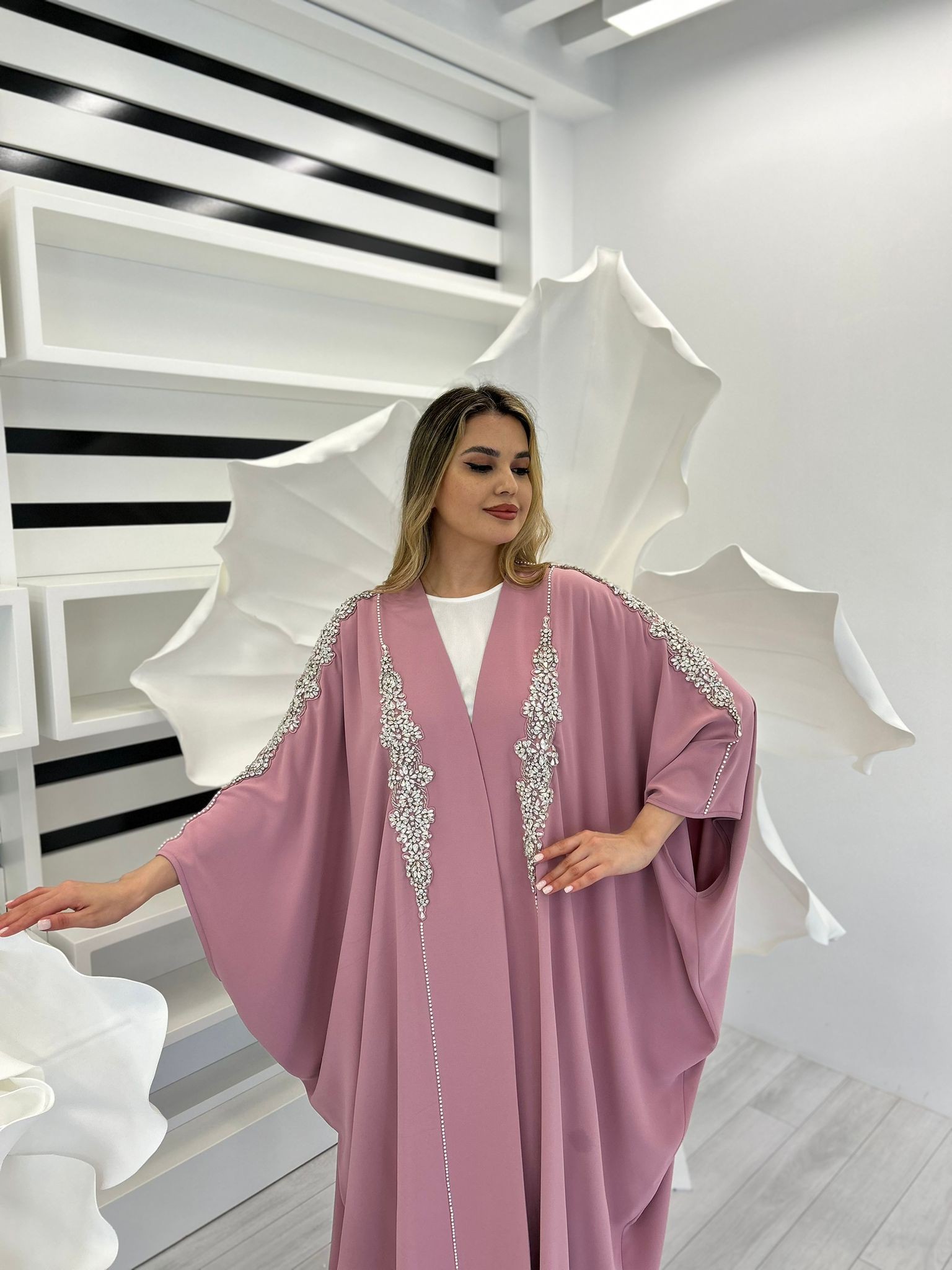 2469 KRİSTAL EL İŞİ TAŞ İŞLEMELİ YARASA MODEL ABAYA 