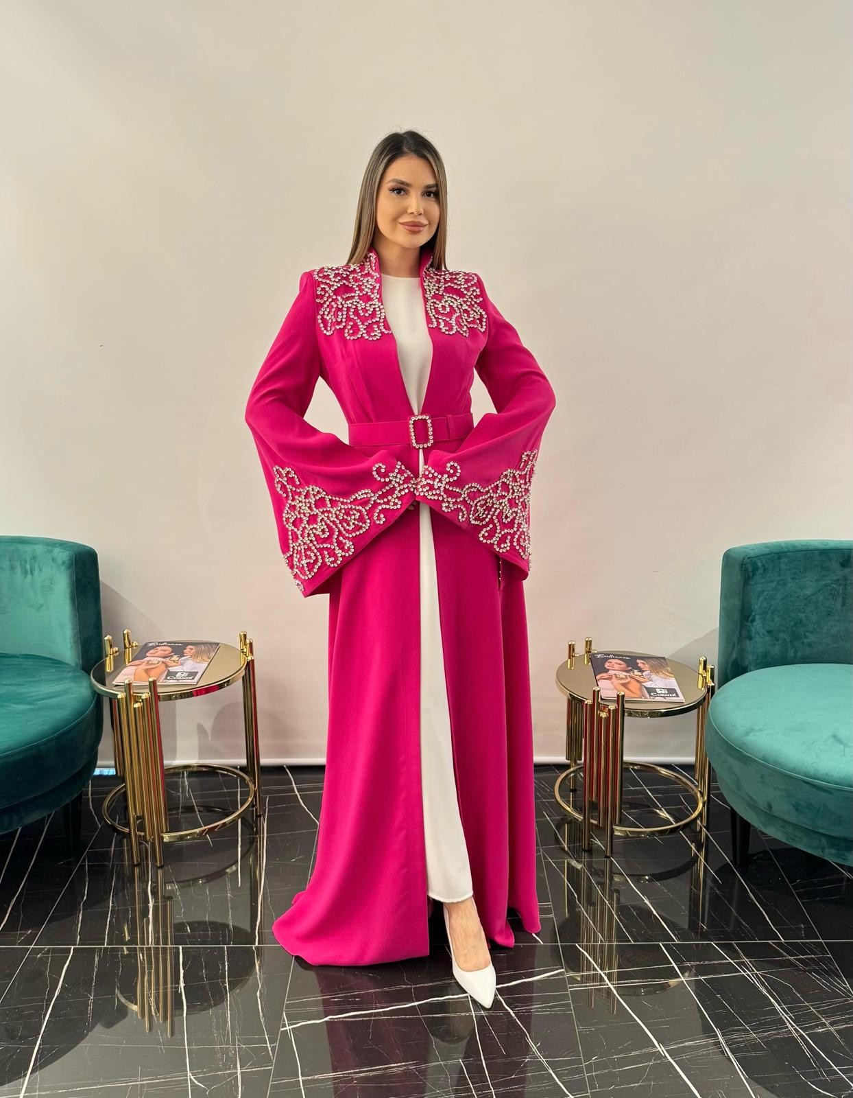 2925 ABAYA WITH CRYSTAL STONE EMBROIDERY ON THE COLLAR AND SLEEVE TIP - PEMBE