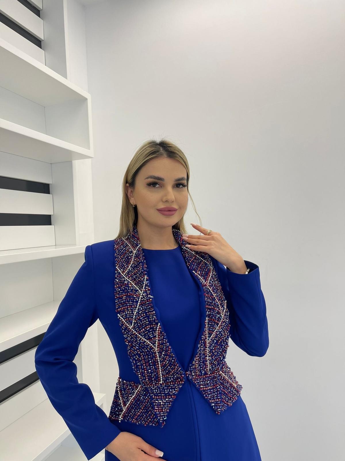 2810 YAKA DETAYI İŞLEMELİ TAKIM