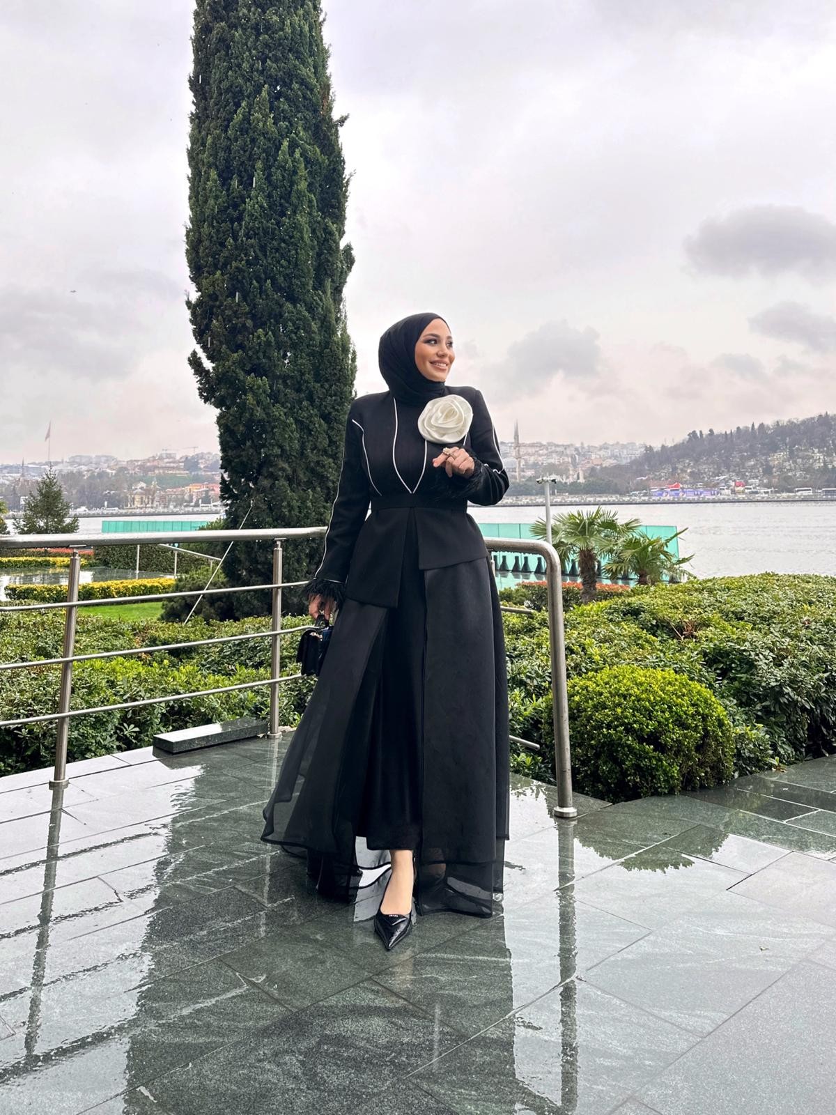 2967 ÇİÇEK DETAYLI ORGANZE TASARIM ABAYA 