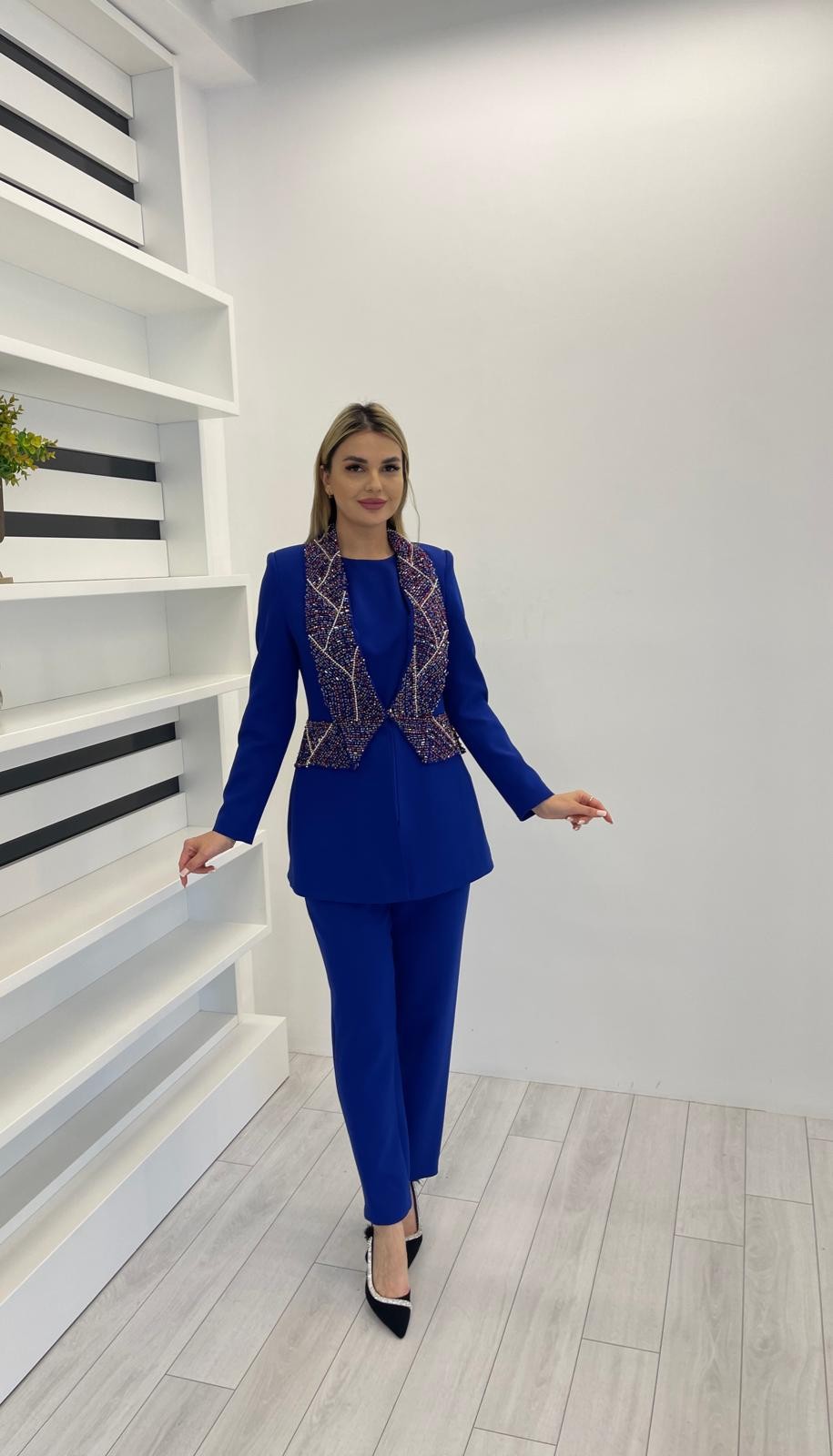 2810 YAKA DETAYI İŞLEMELİ TAKIM