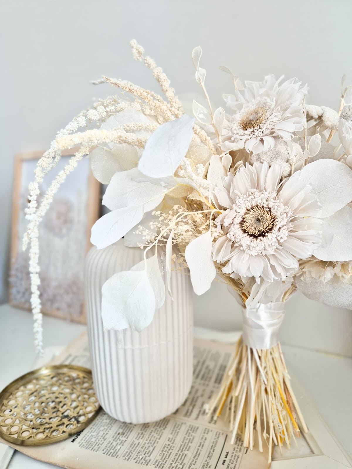 ( HAZIR MODEL ) BEYAZ ŞOKLANMIŞ GERBERA ÇİÇEKLİ GELİN BUKETİ