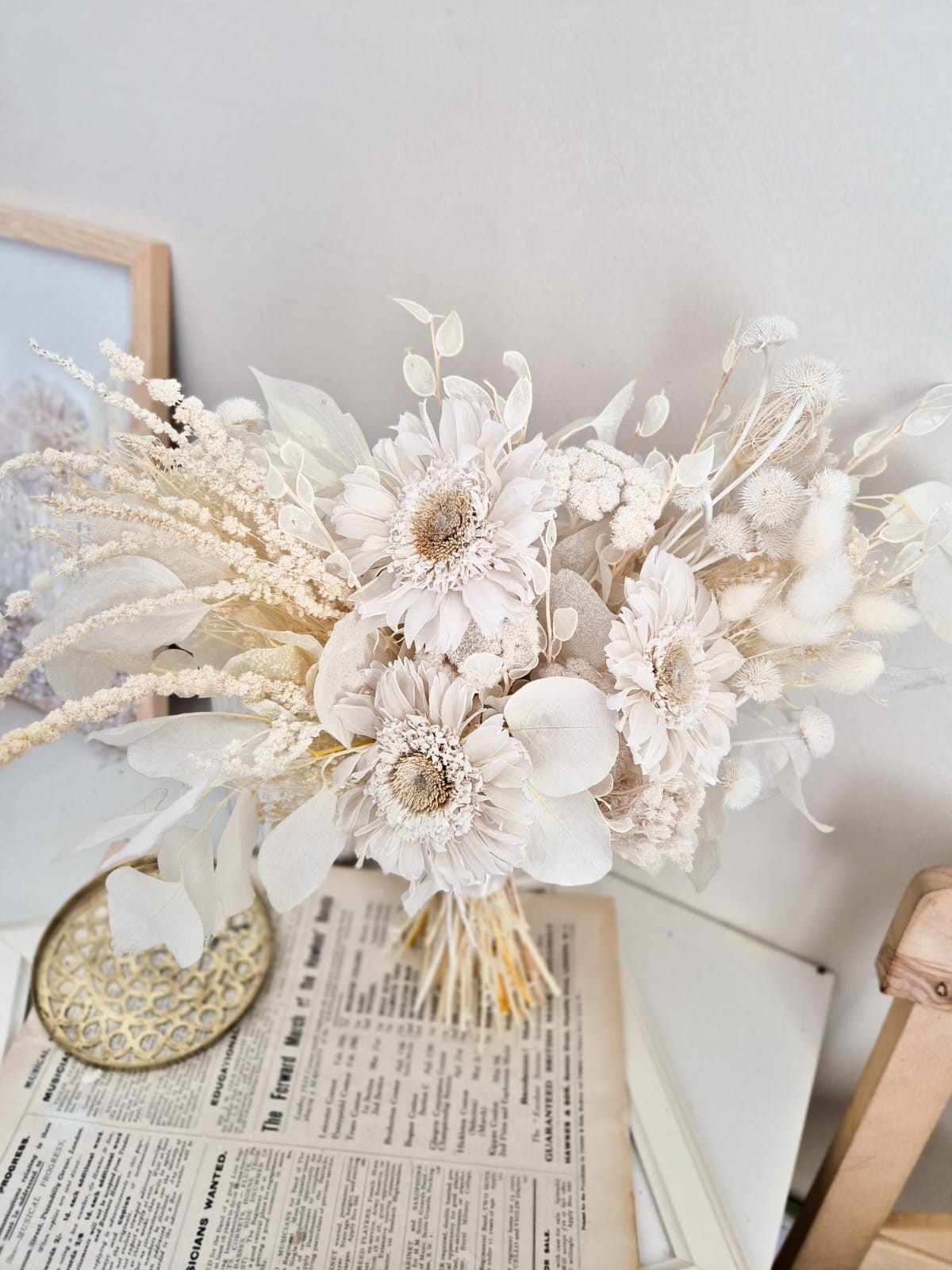 ( HAZIR MODEL ) BEYAZ ŞOKLANMIŞ GERBERA ÇİÇEKLİ GELİN BUKETİ
