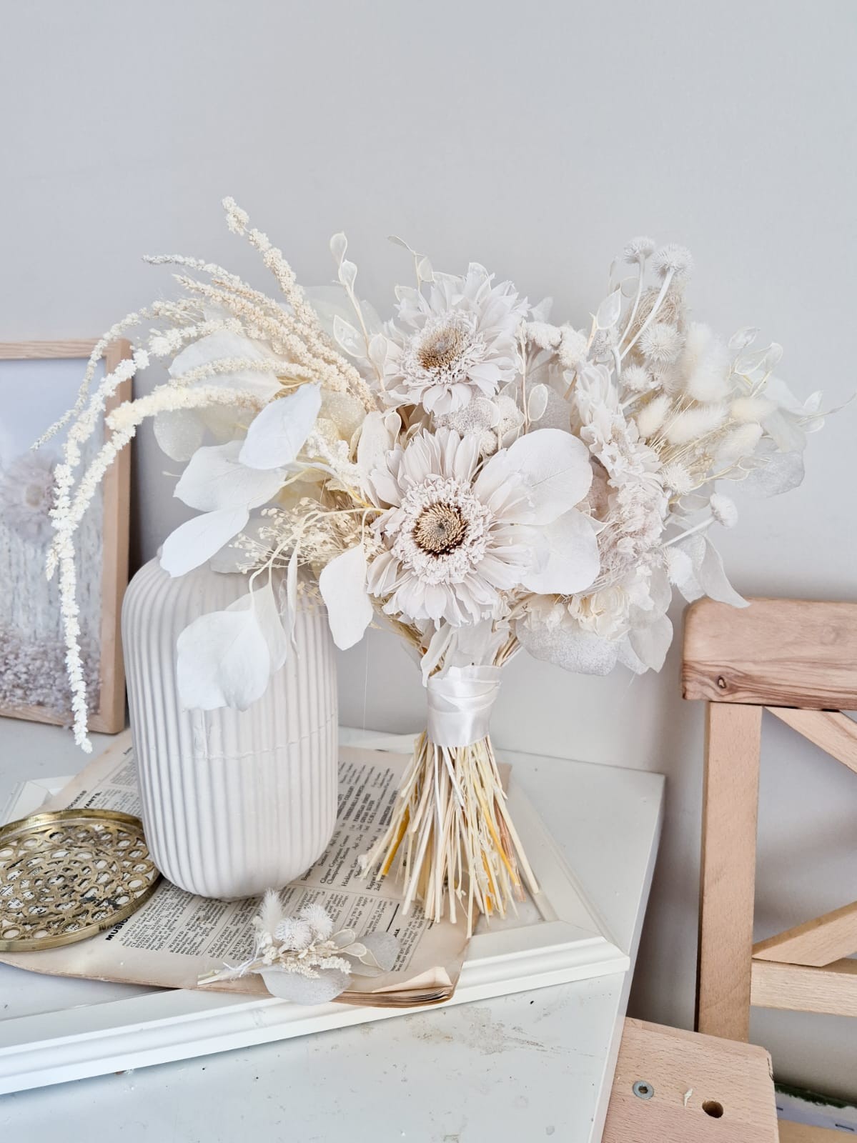 ( HAZIR MODEL ) BEYAZ ŞOKLANMIŞ GERBERA ÇİÇEKLİ GELİN BUKETİ