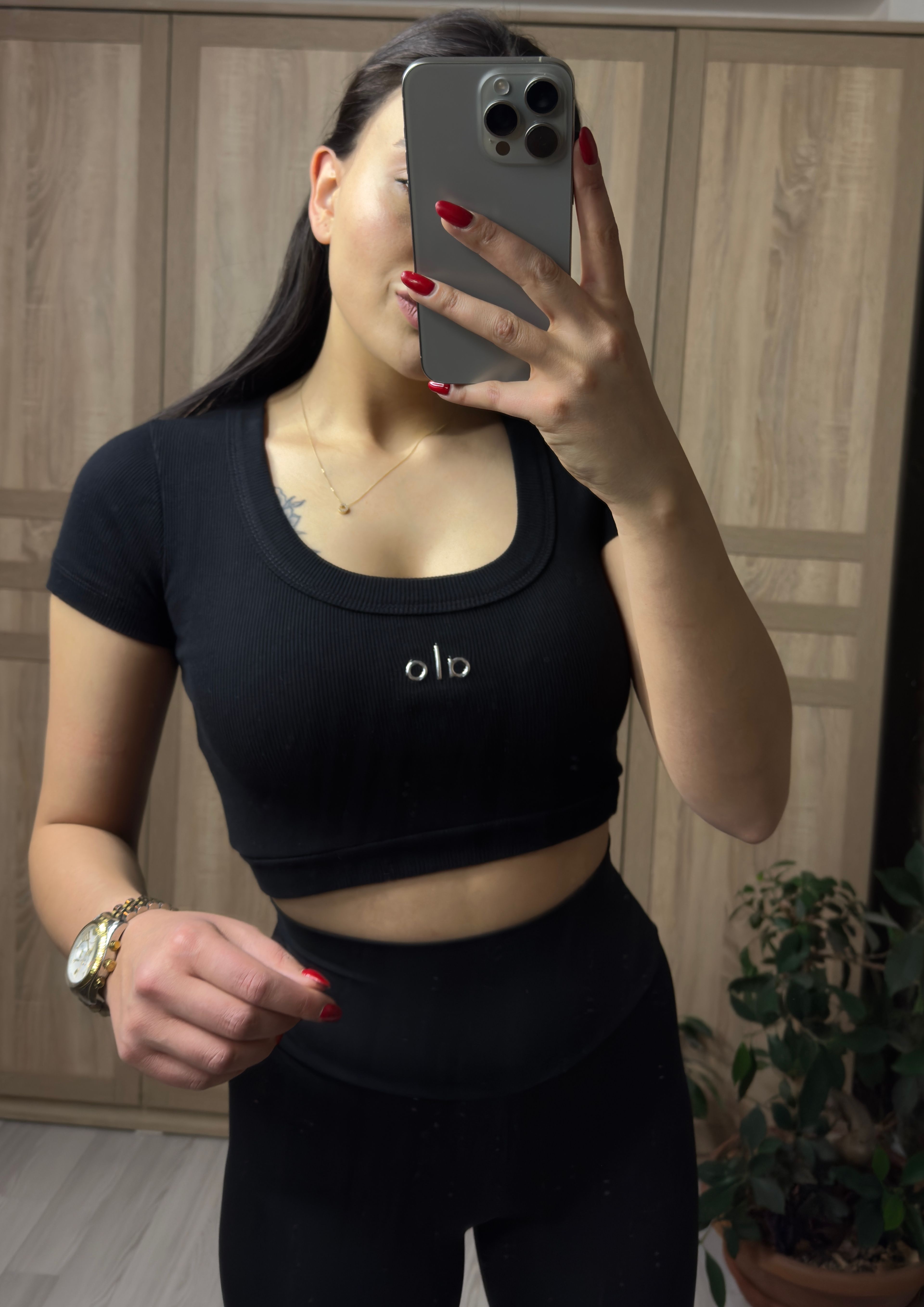 GENİŞ YAKA NAKIŞLI BODY