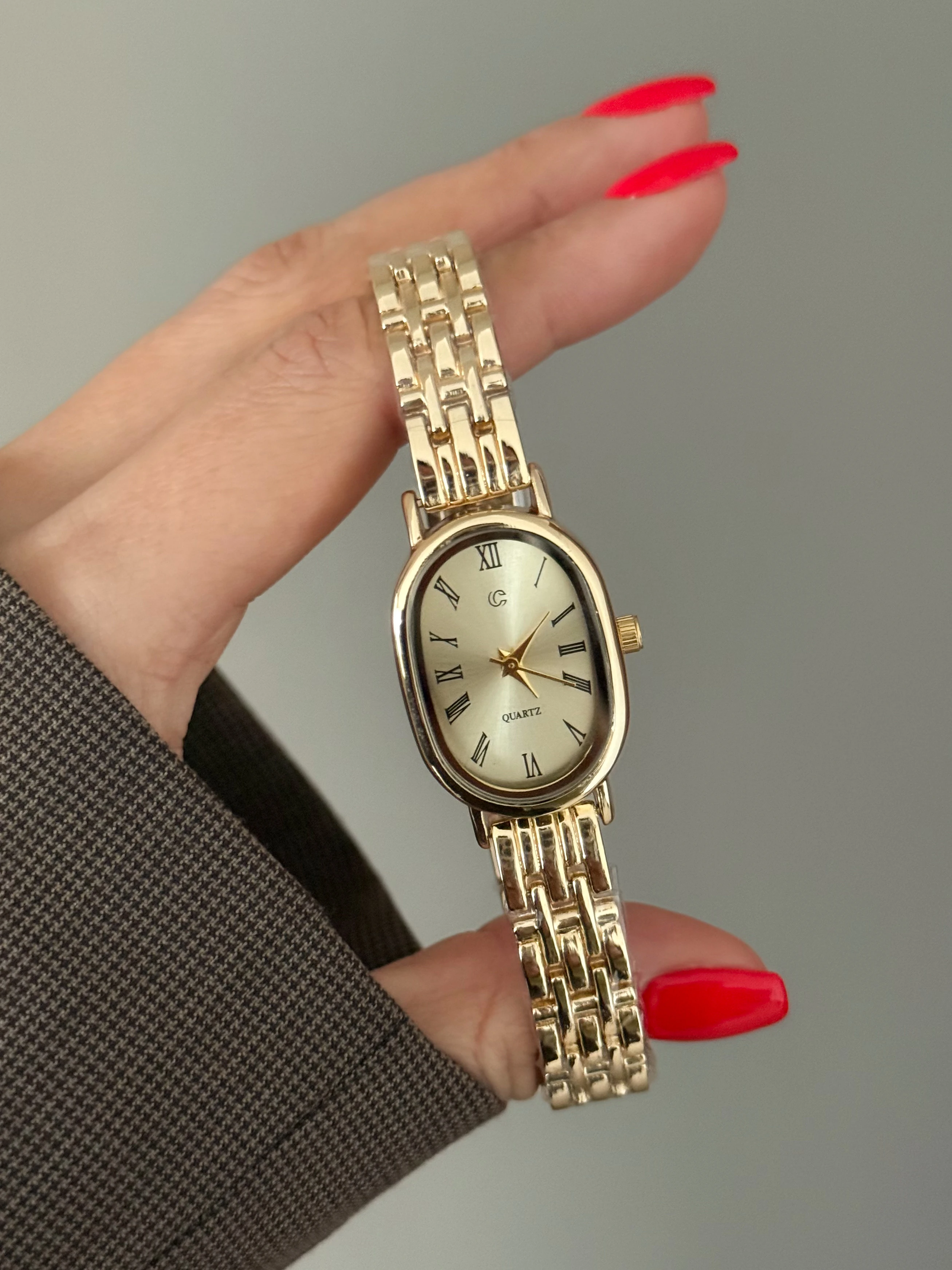 Gold Oval Detay Saat