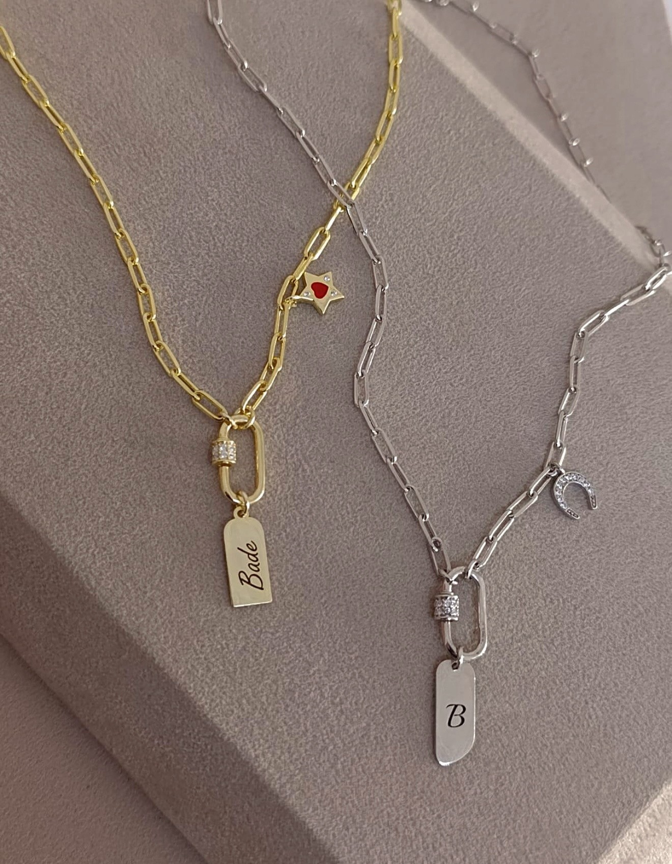 925 Ayar Gümüş Charmlı Plaka İsim Kolye