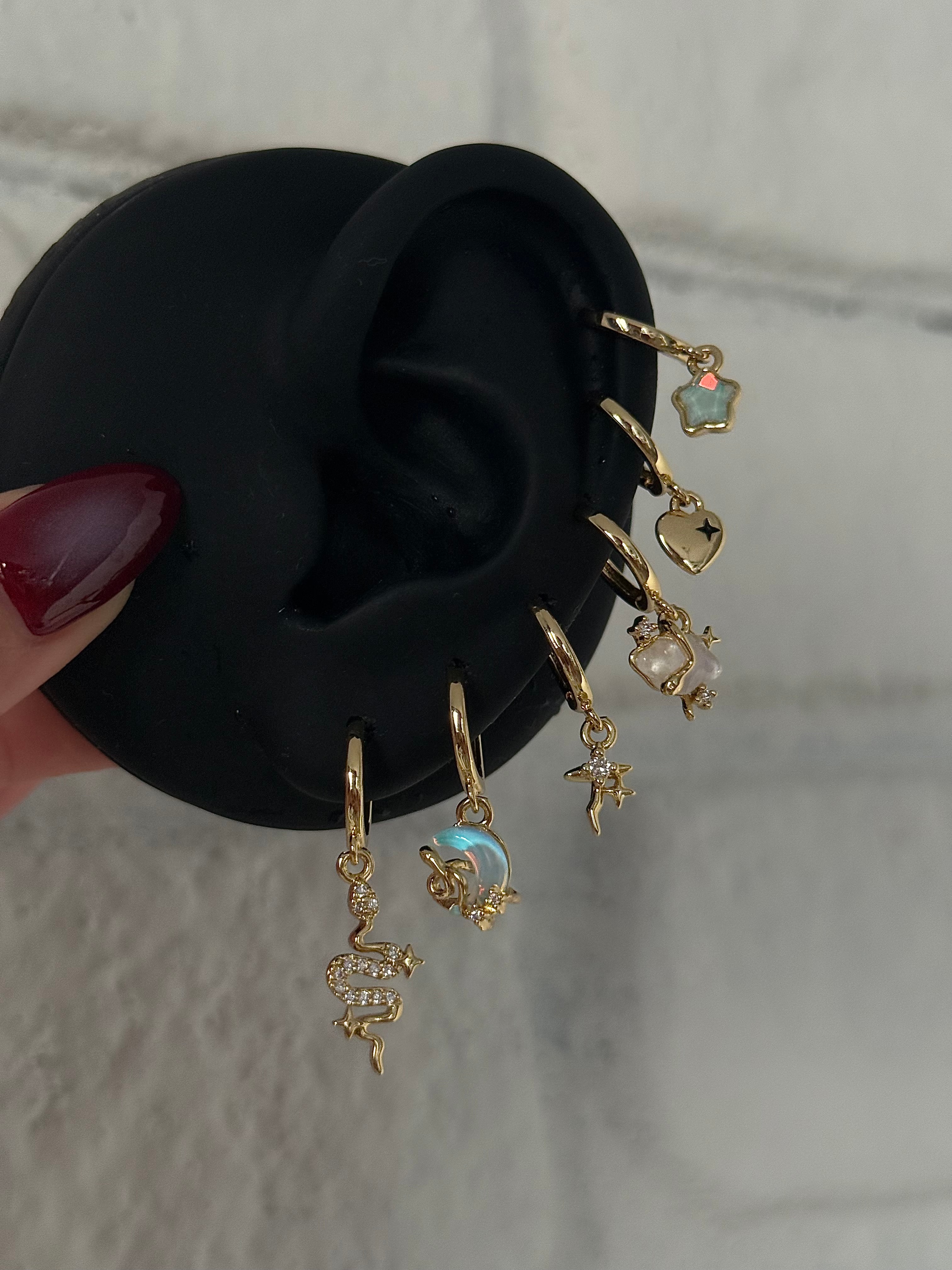 Çelik Gold Hologramlı Yılan Detaylı 6 Lı Küpe Seti