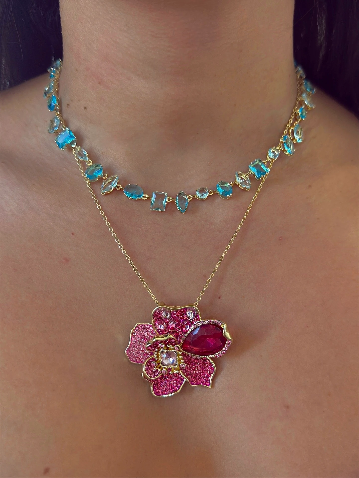 Pembe Kristal Taşlı Çiçek Kolye