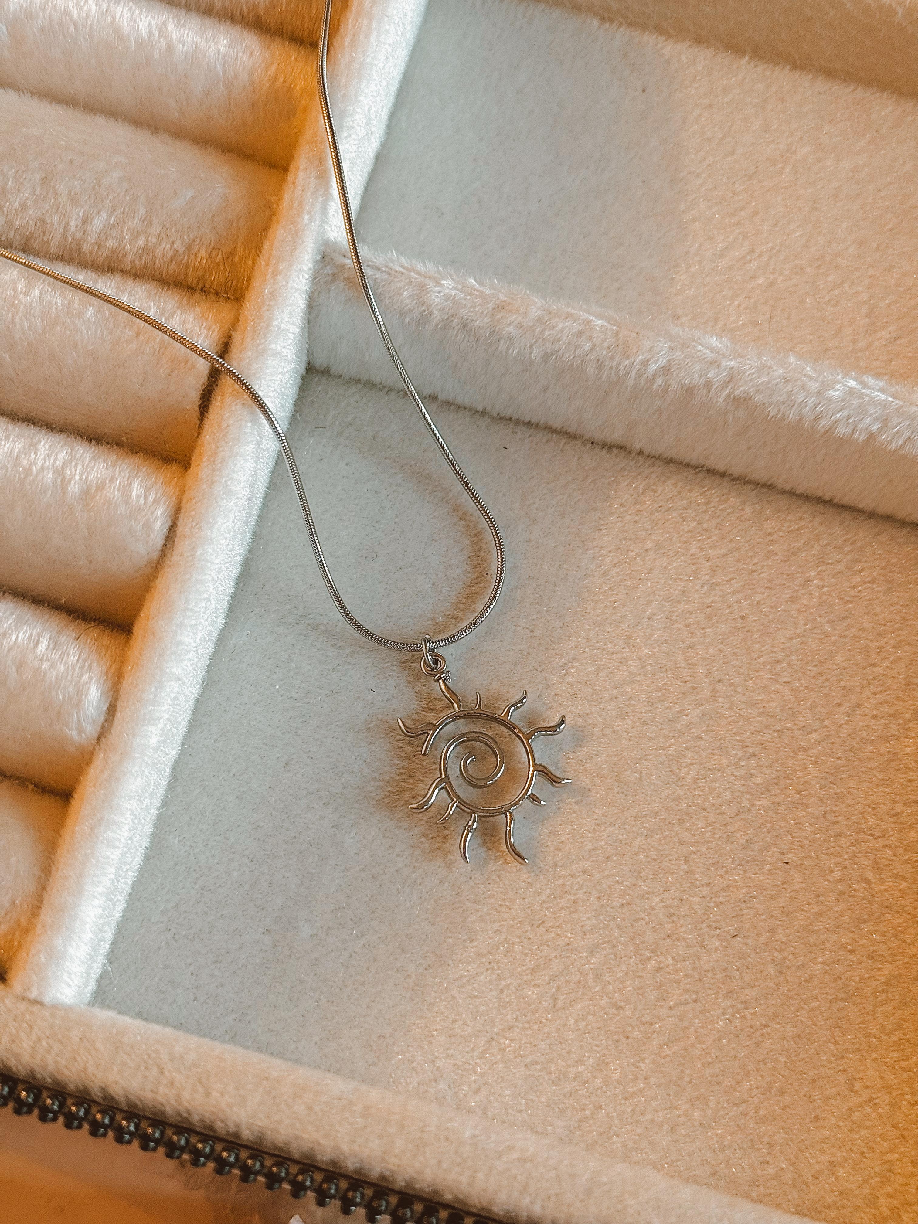 Silver Güneş Kolye