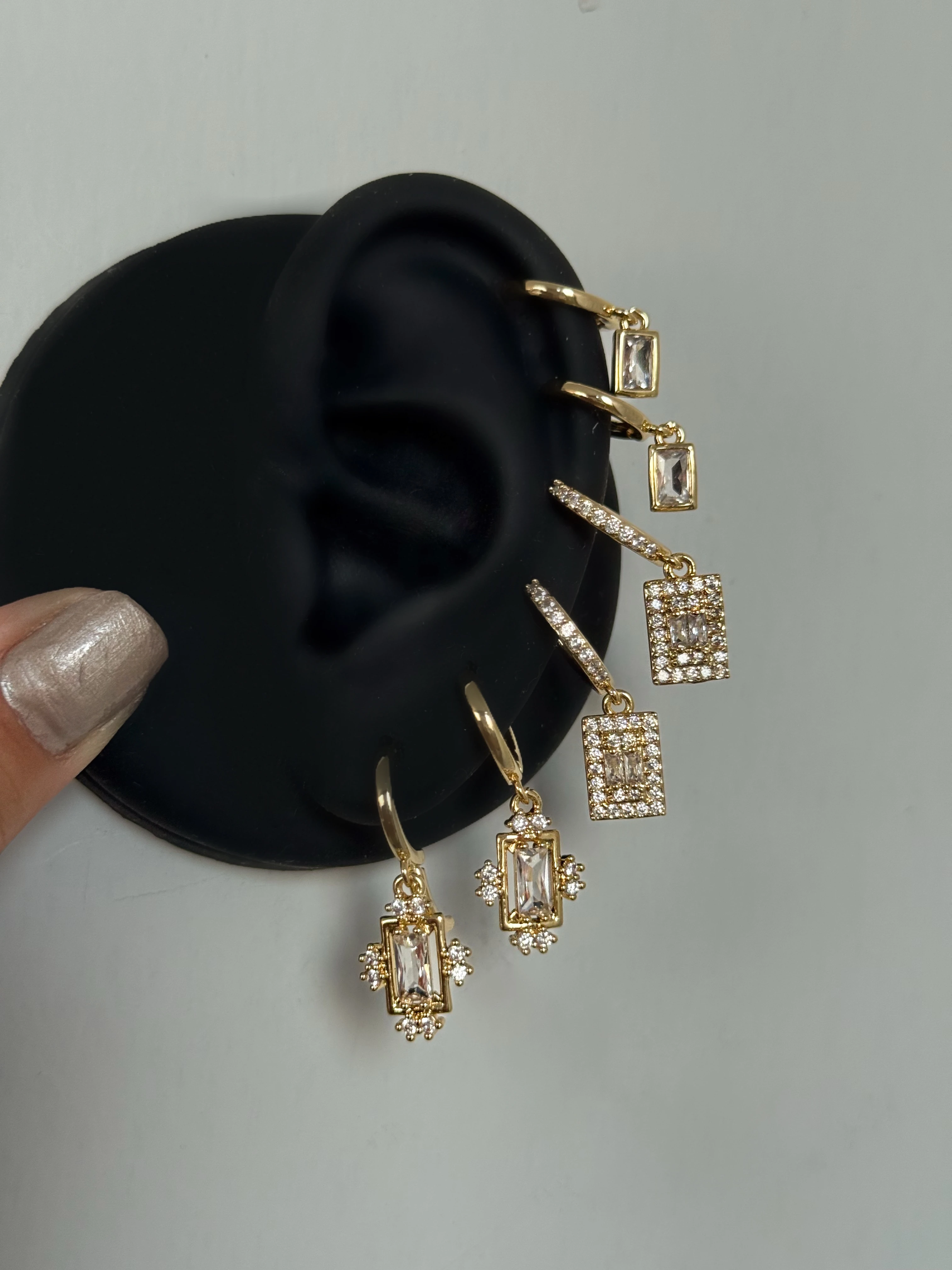 Çelik Gold Baget Taşlı 6 Lı Küpe Seti