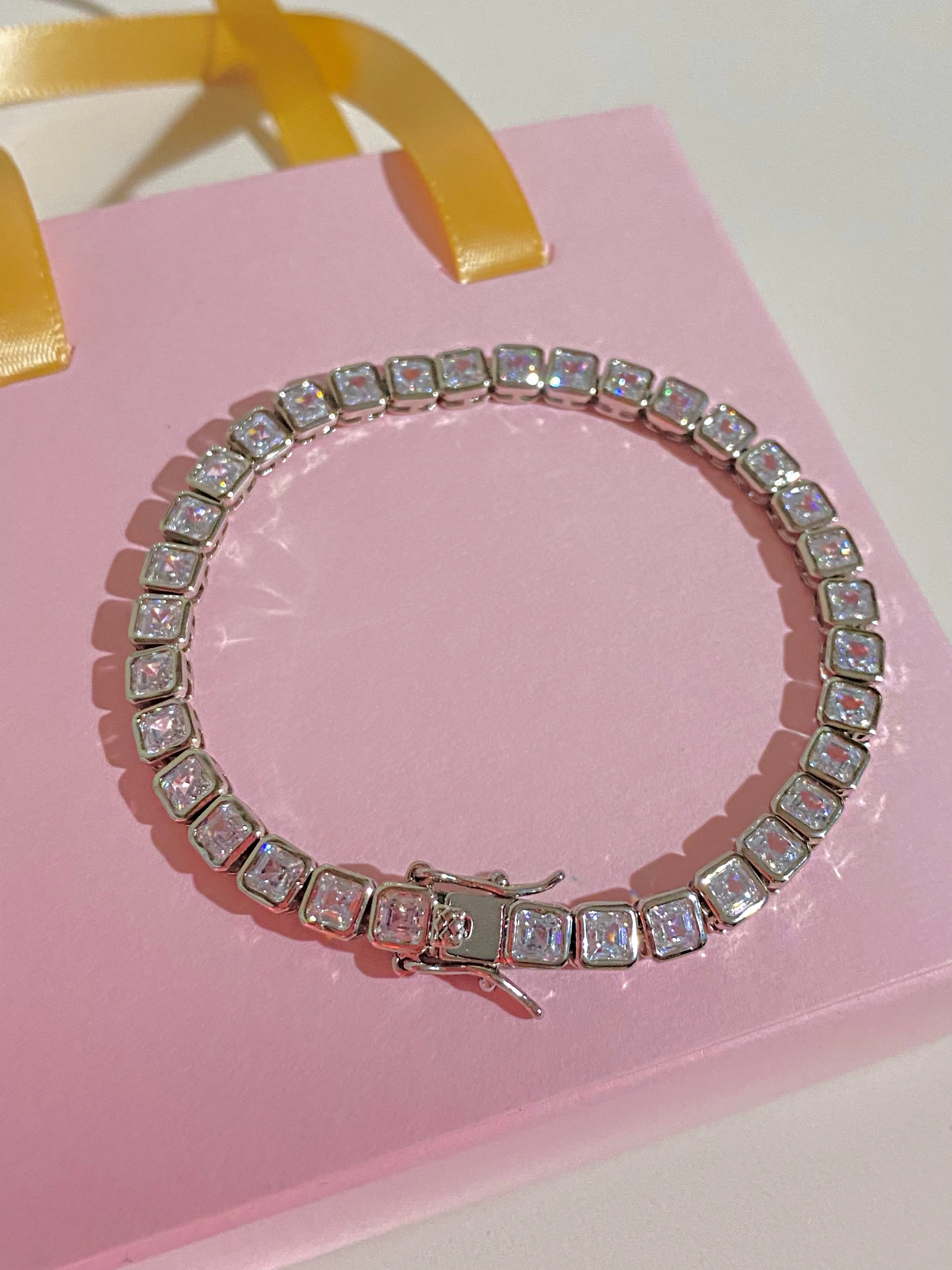 Vip Kare Taşlı Bileklik