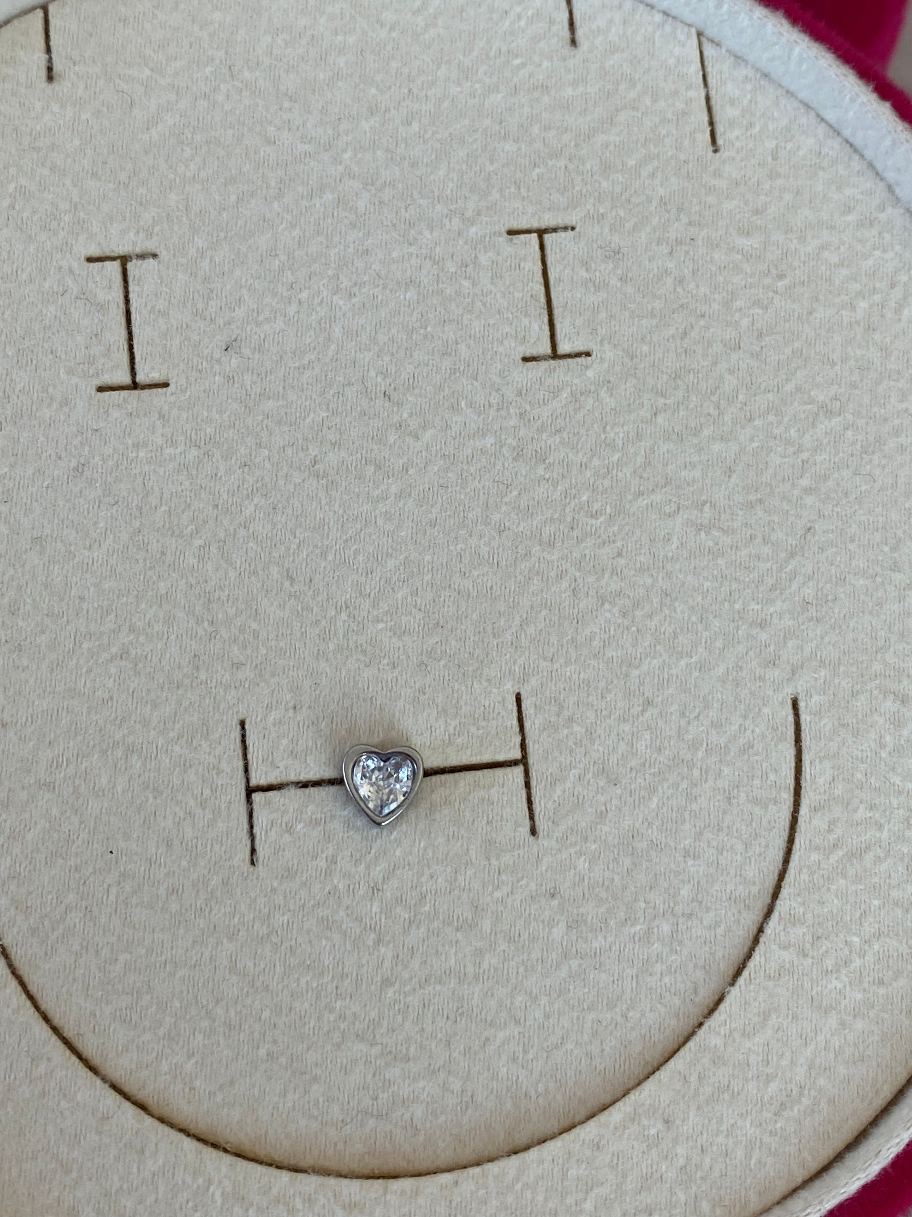Cerrahi Çelik Silver Beyaz Kalpli Piercing