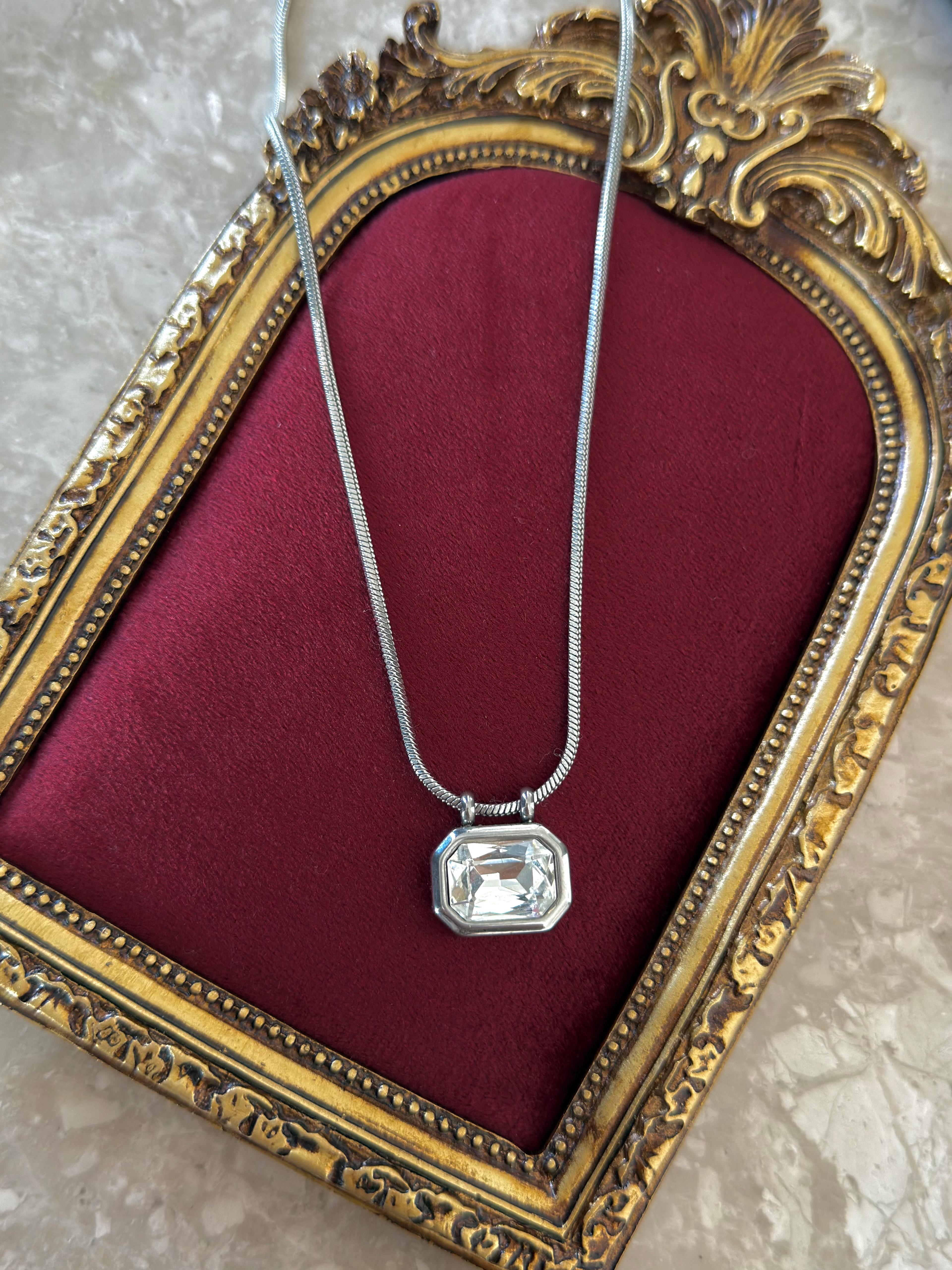 Çelik Silver Baget Taşlı Tasarım Kolye