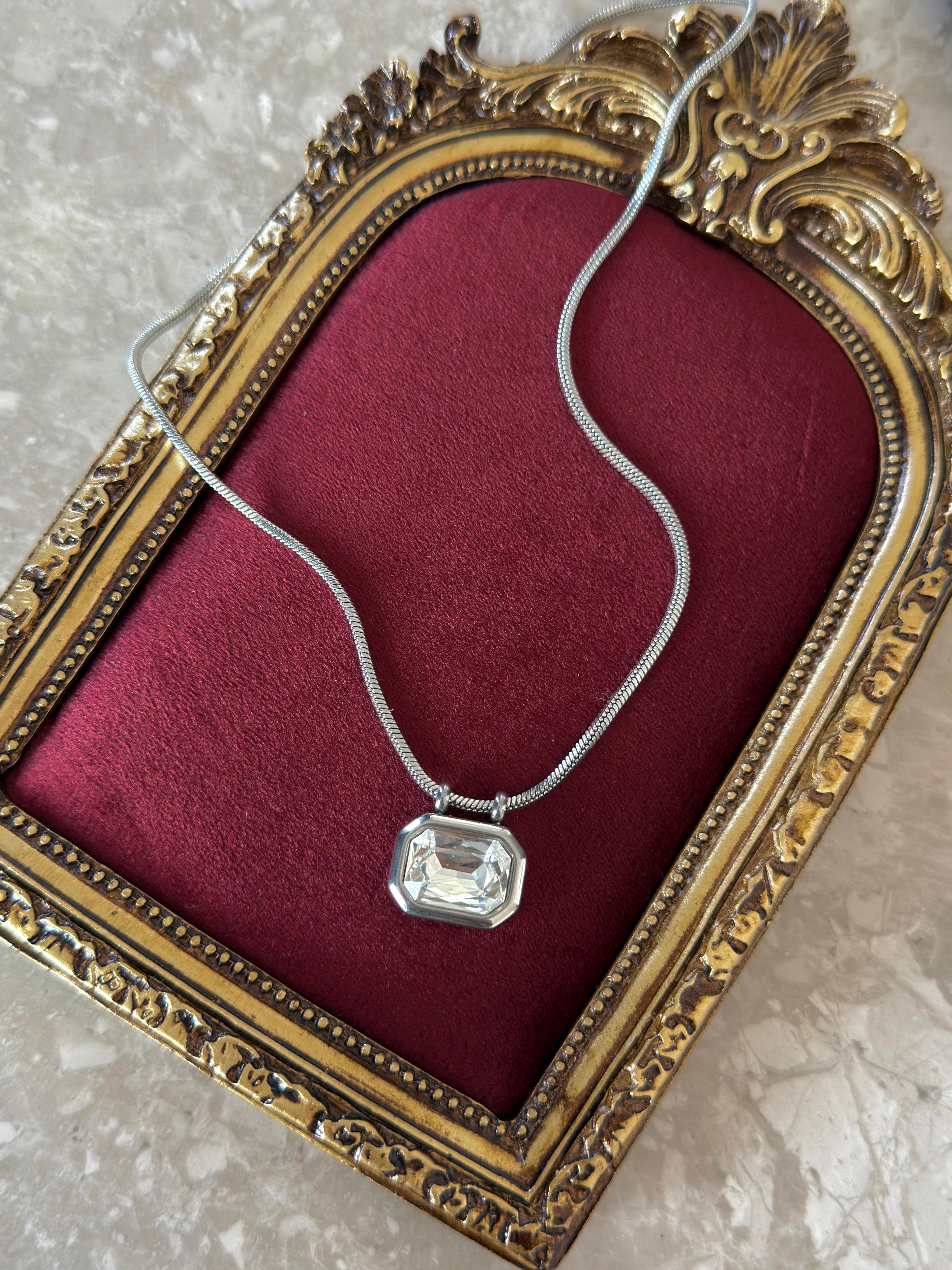 Çelik Silver Baget Taşlı Tasarım Kolye