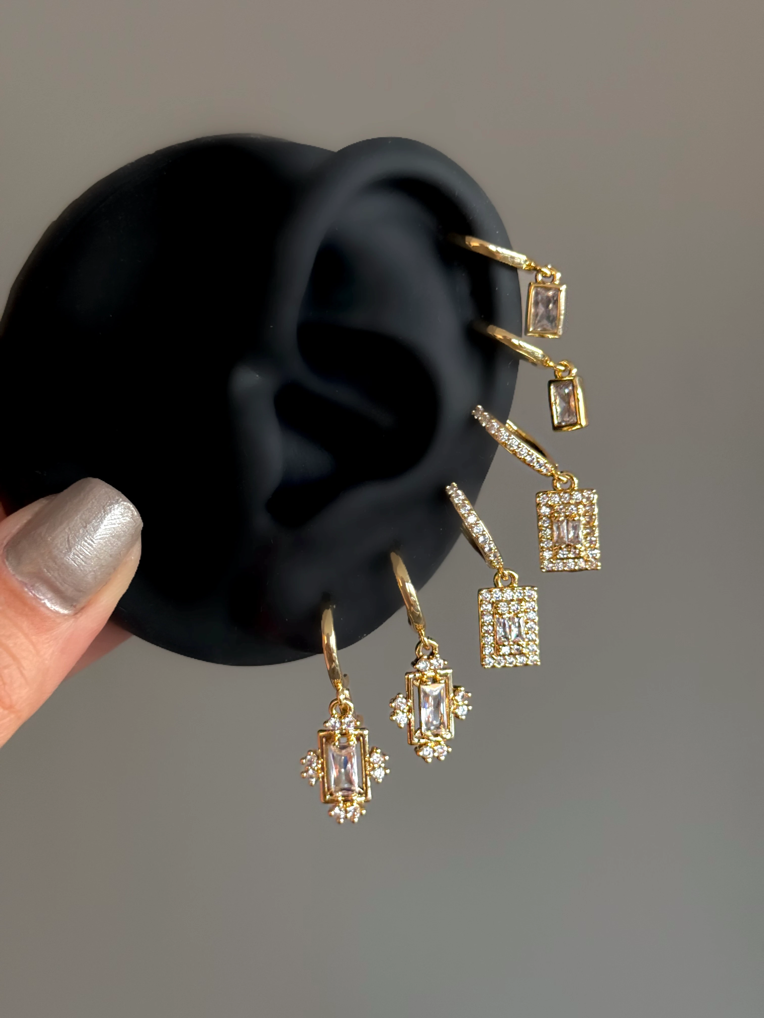 Çelik Gold Baget Taşlı 6 Lı Küpe Seti