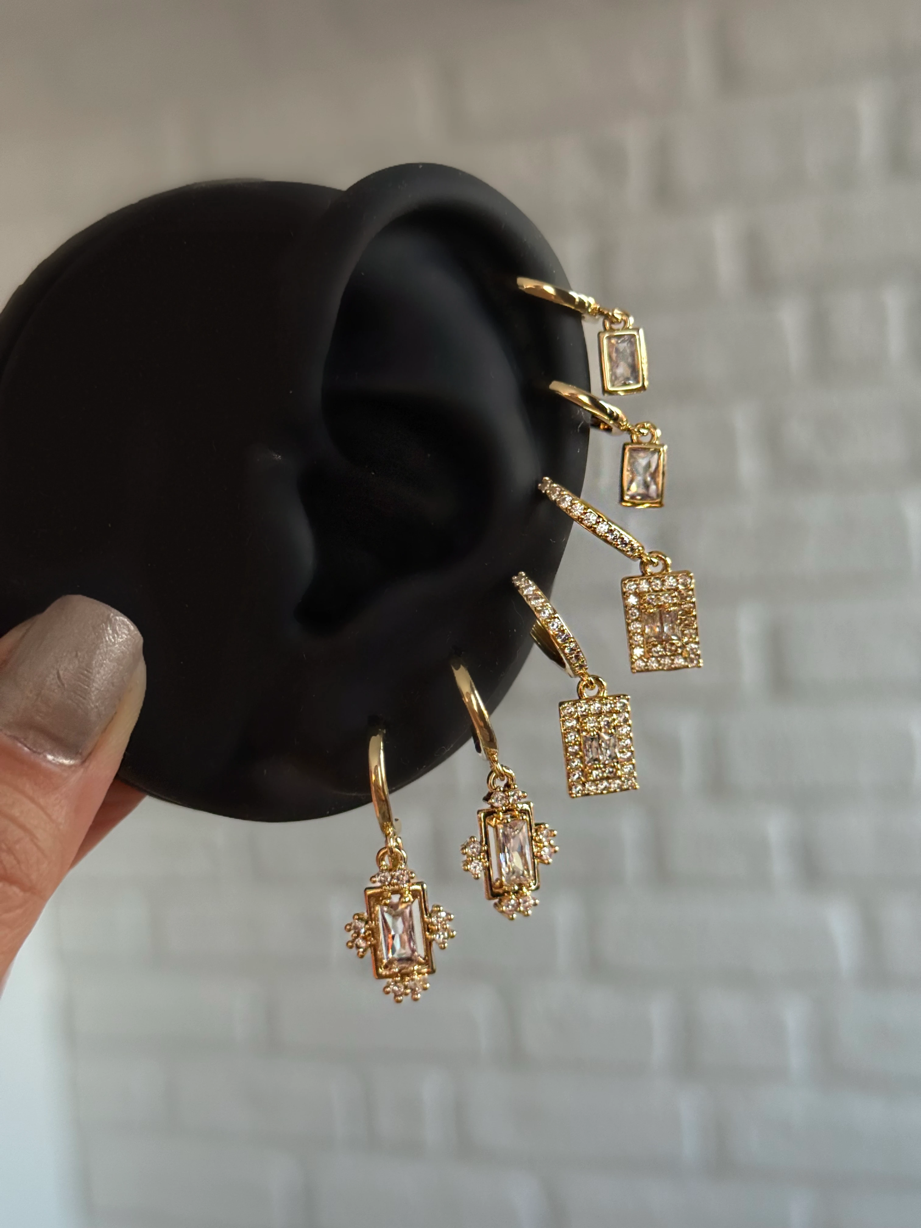 Çelik Gold Baget Taşlı 6 Lı Küpe Seti