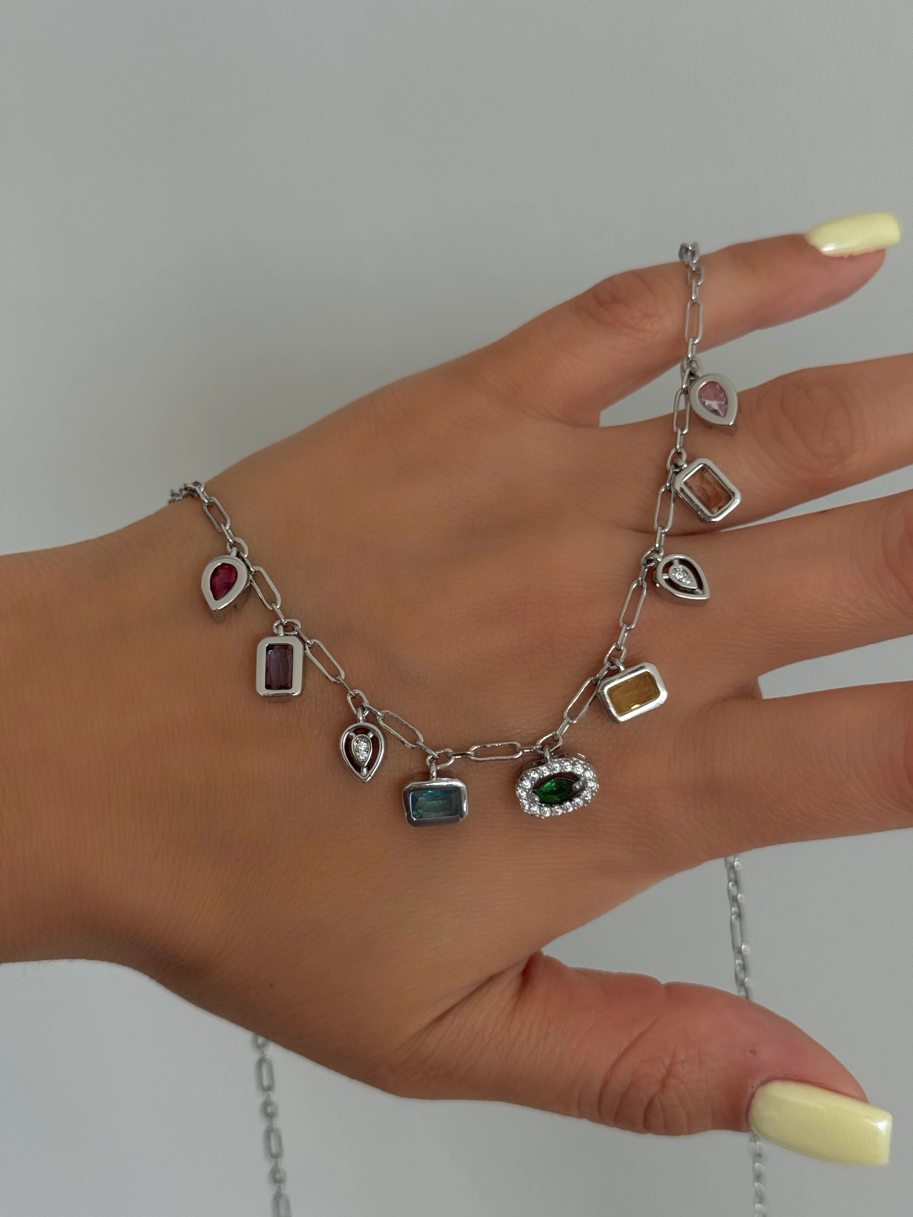 Çelik Silver 9 Charmlı Choker