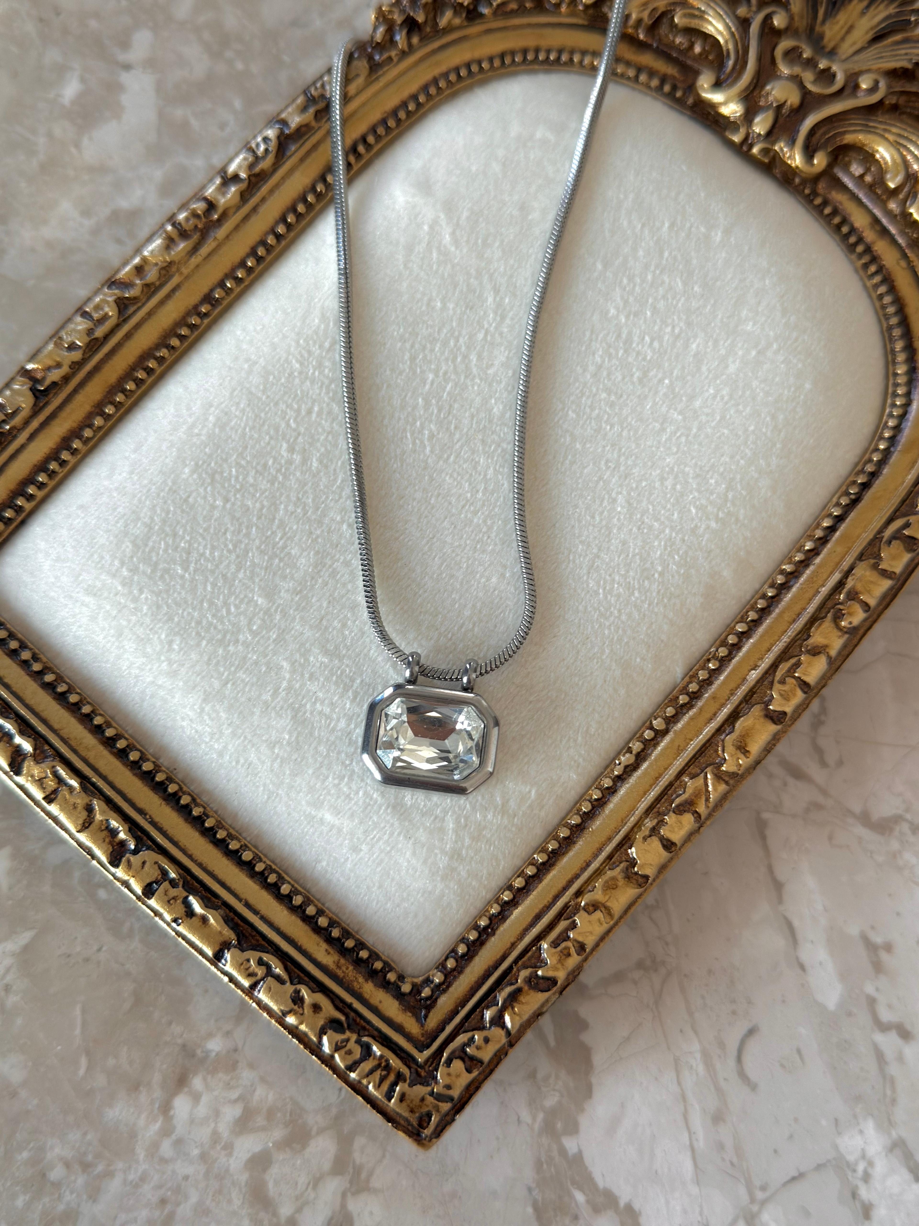 Çelik Silver Baget Taşlı Tasarım Kolye