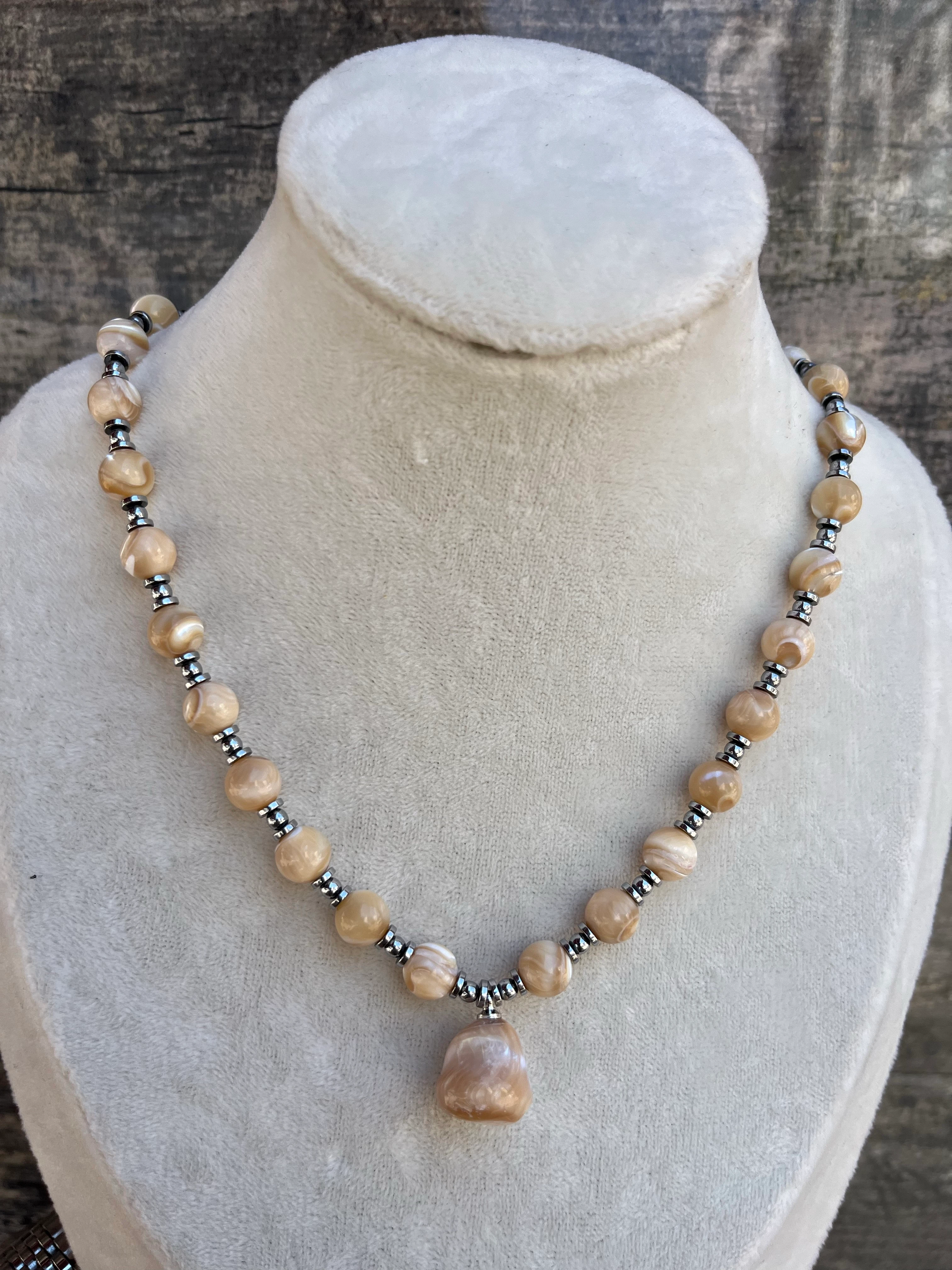 8 mm Esmer Sedef kolye 