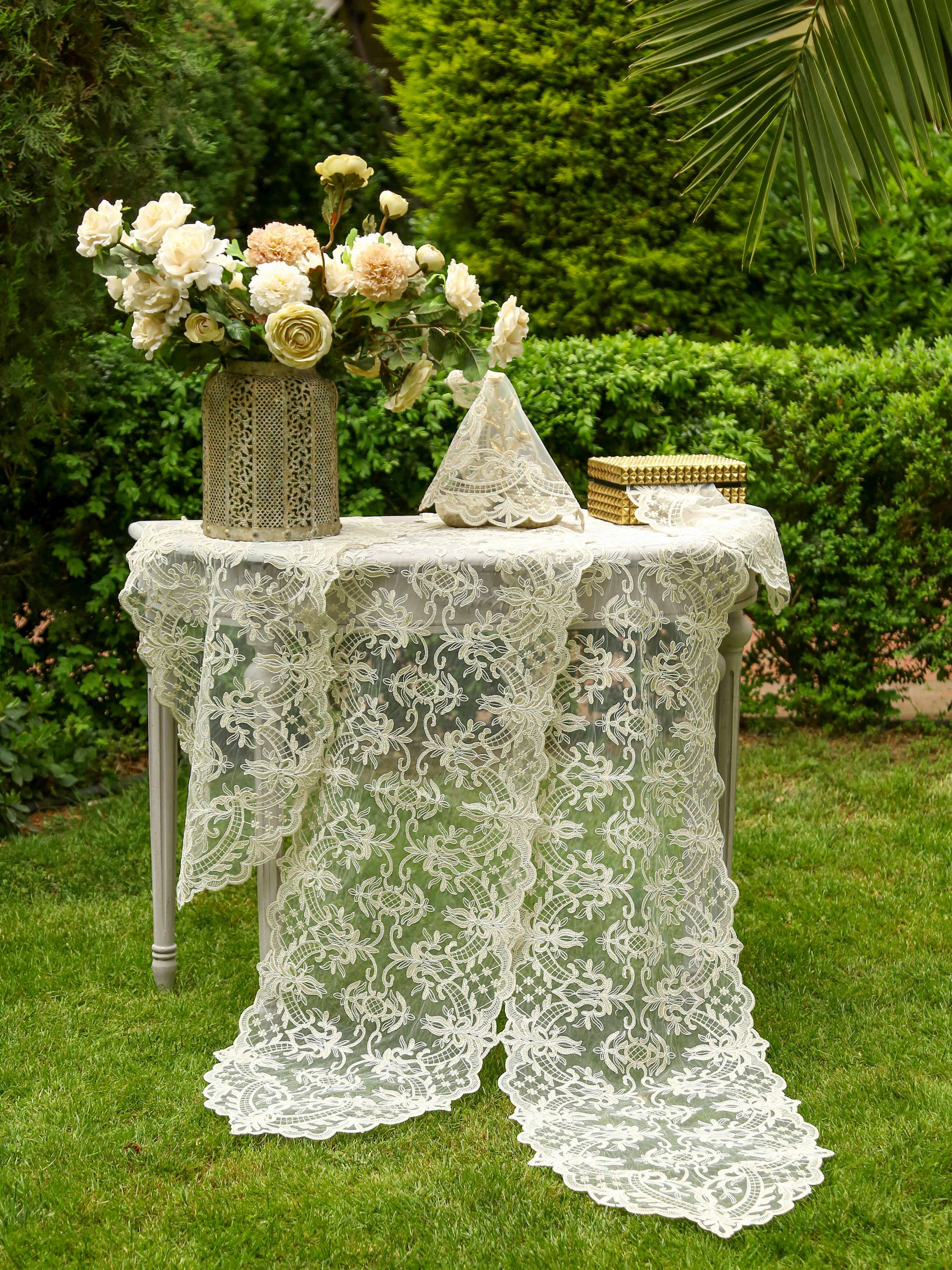 1 Piece Eva Model French Lace 1 Piece Runner