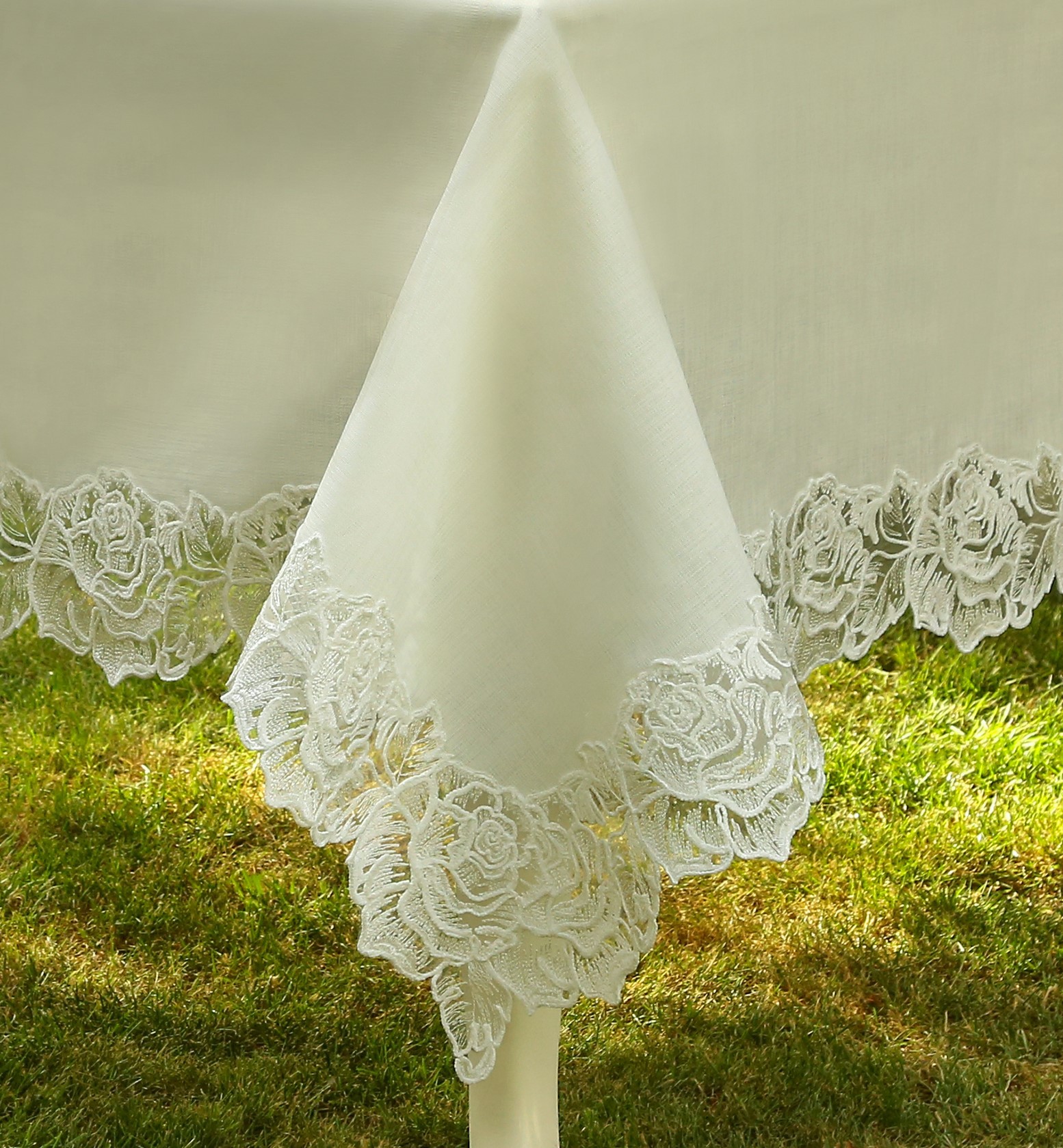 Vanessa Model French Lace Tablecloth