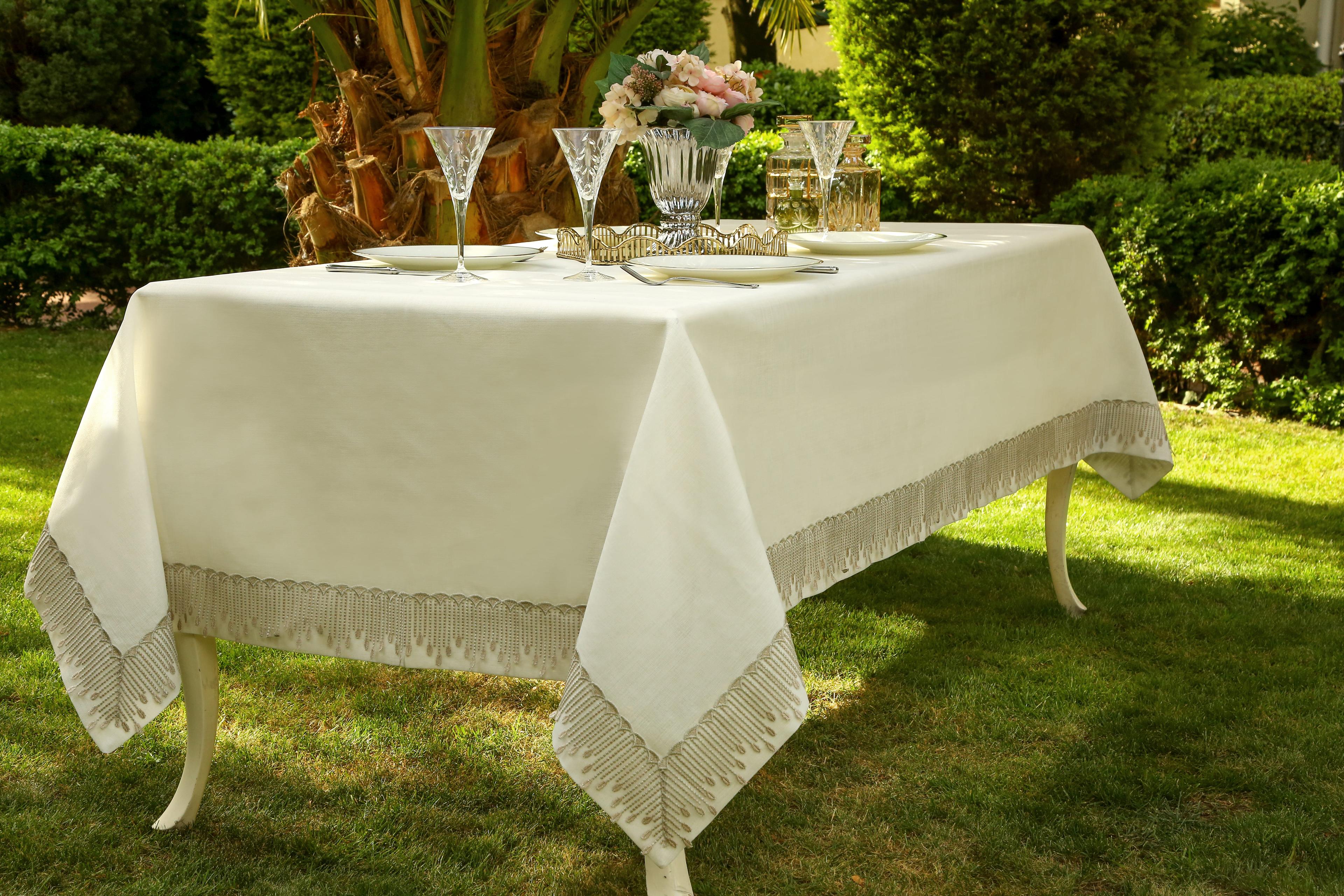 Duru Model French Lace Tablecloth