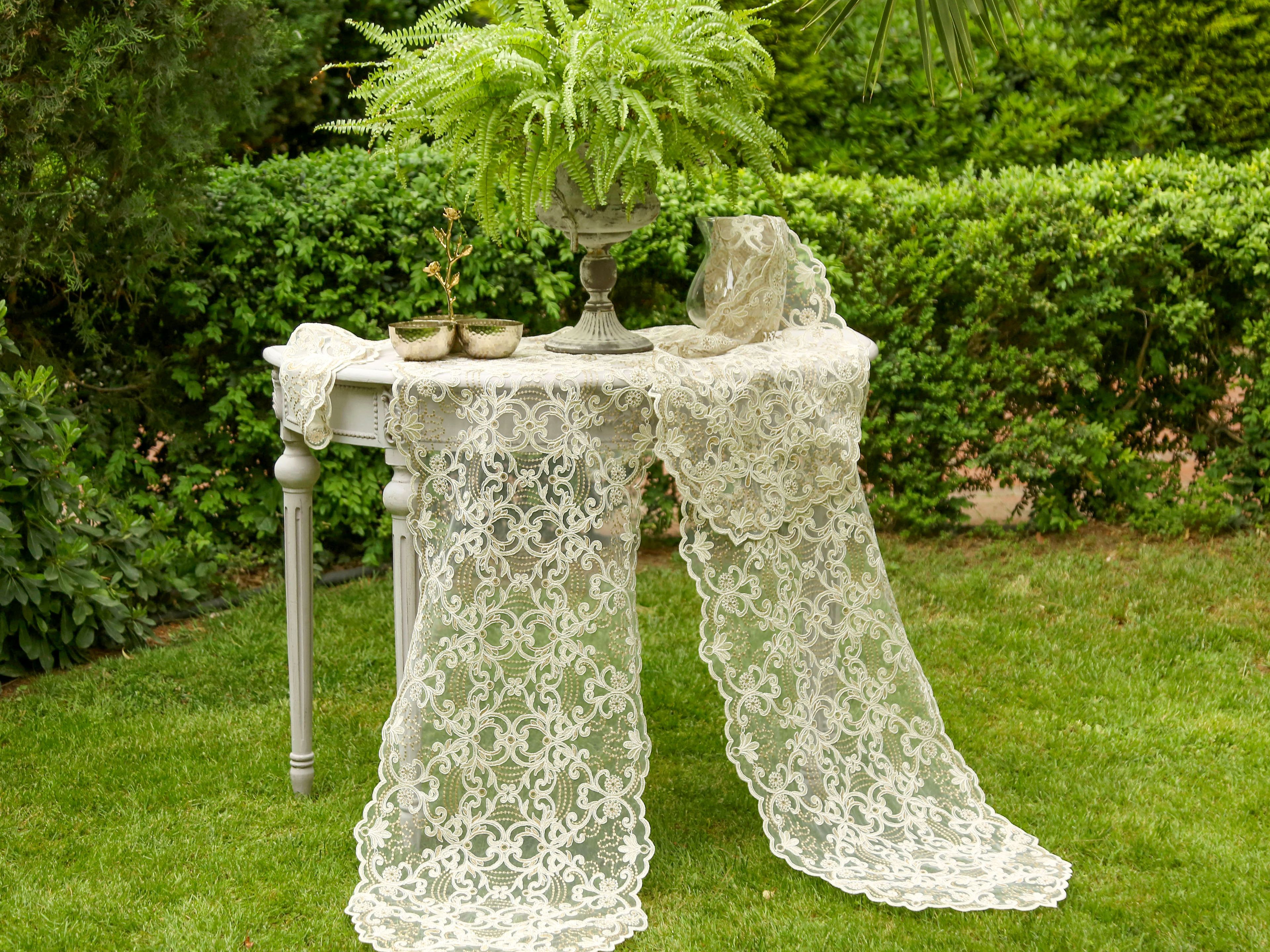 1 Piece Ceylin Model French Lace 1 Piece Runner