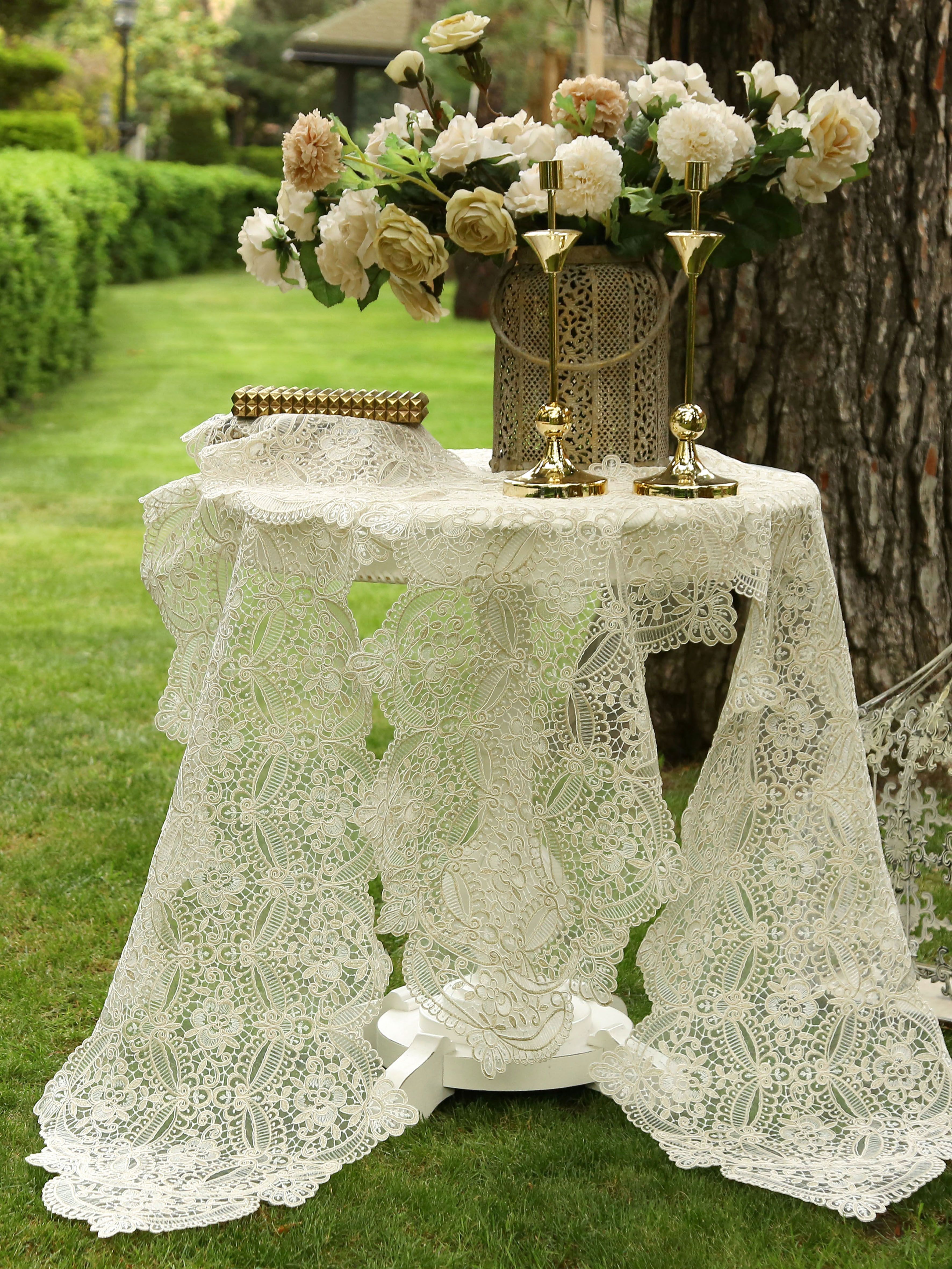 1 Piece Carmen Model French Lace 1 Piece Runner