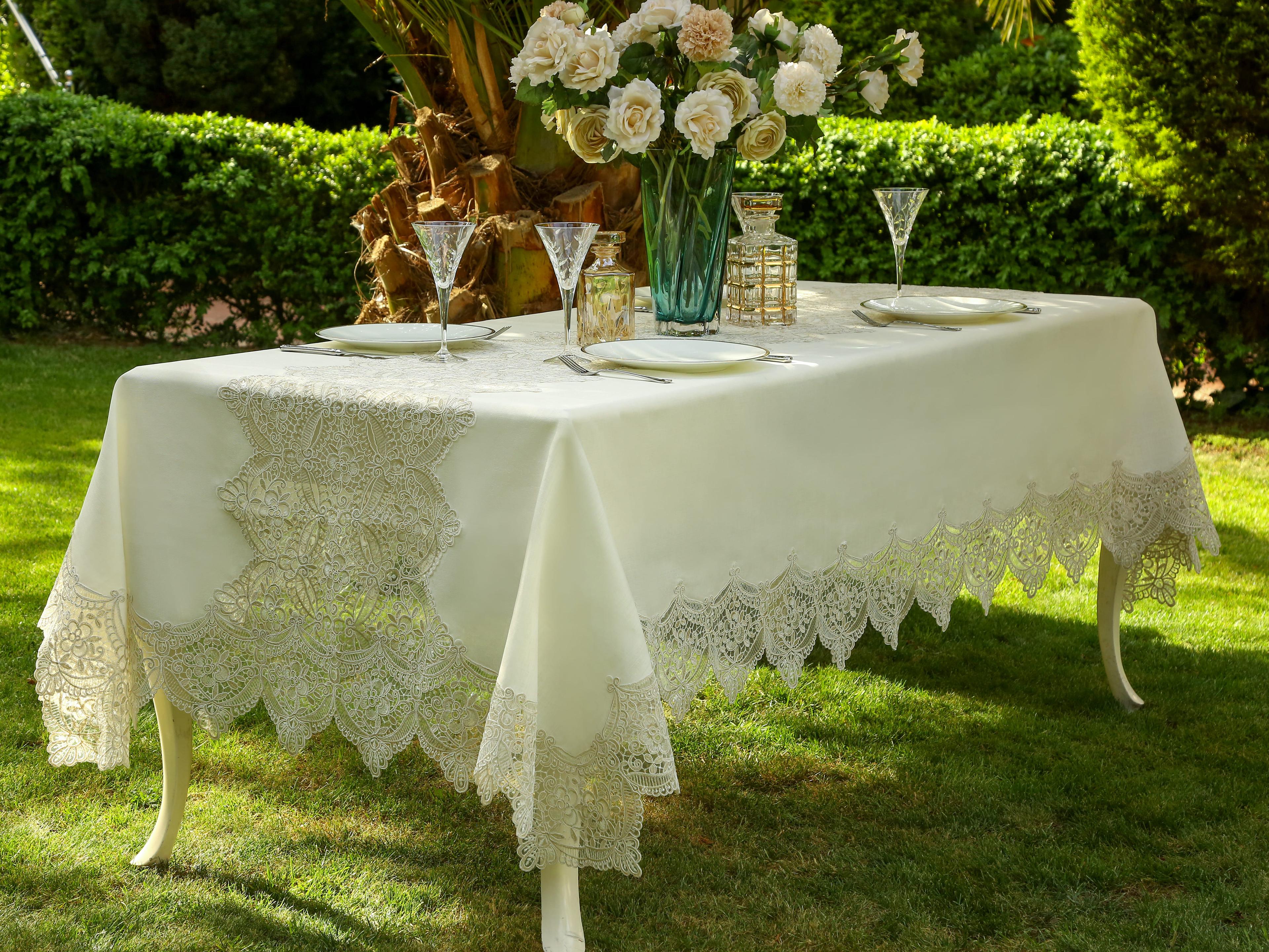 Carmen Model French Lace Tablecloth