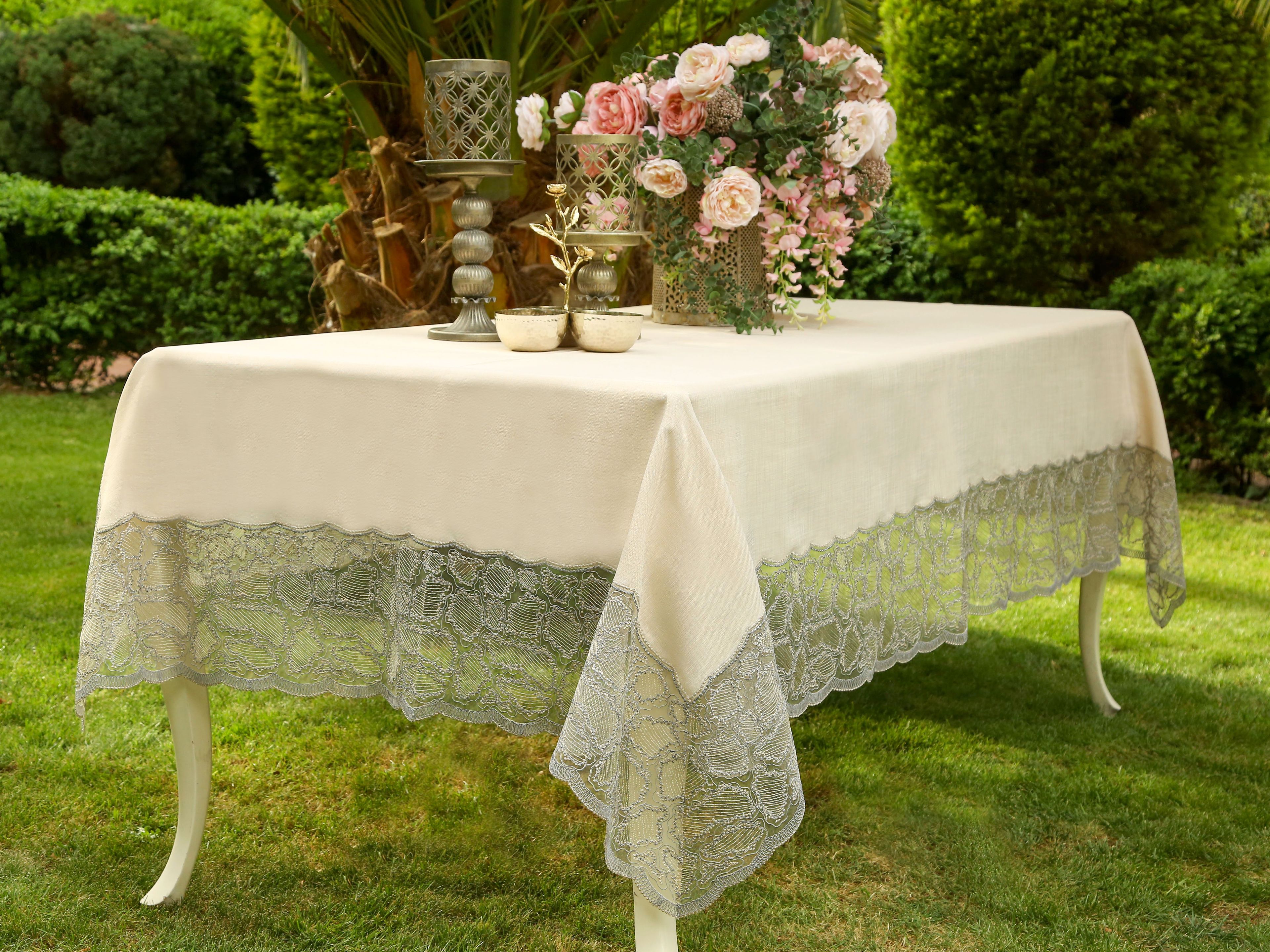 Jennifer Model French Lace Tablecloth