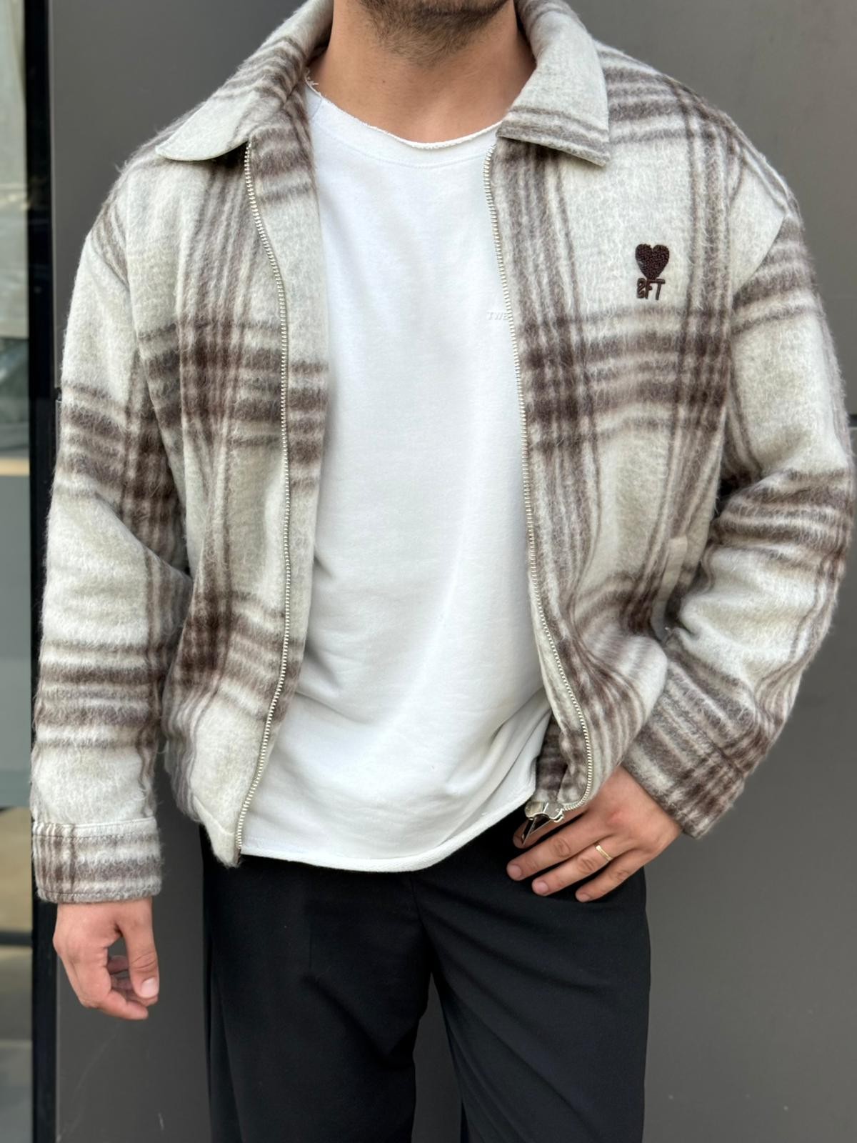 Minimal Baskılı Bel Lastikli Peluş Mont