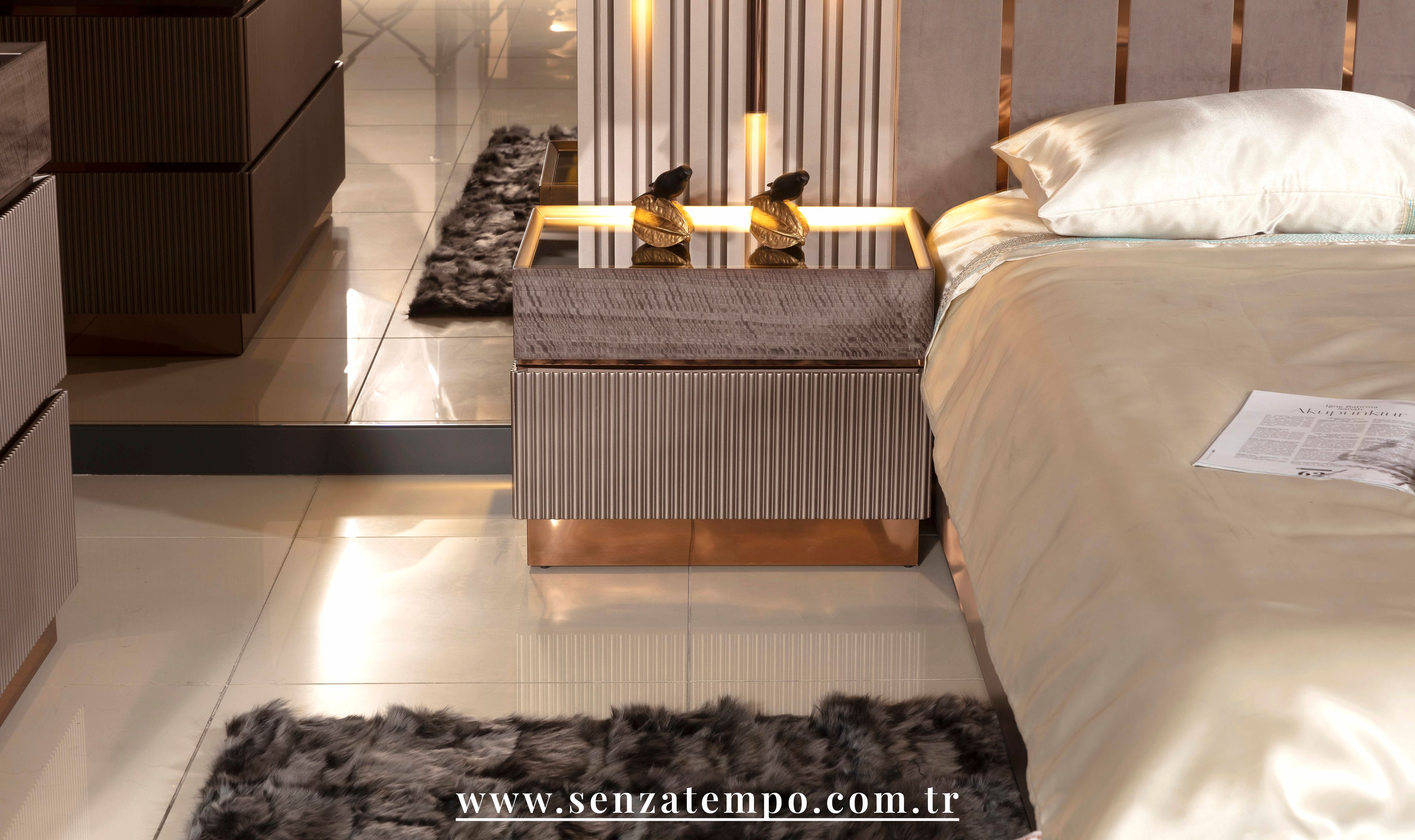 Venedik Karyola ve 2 Komodin Set