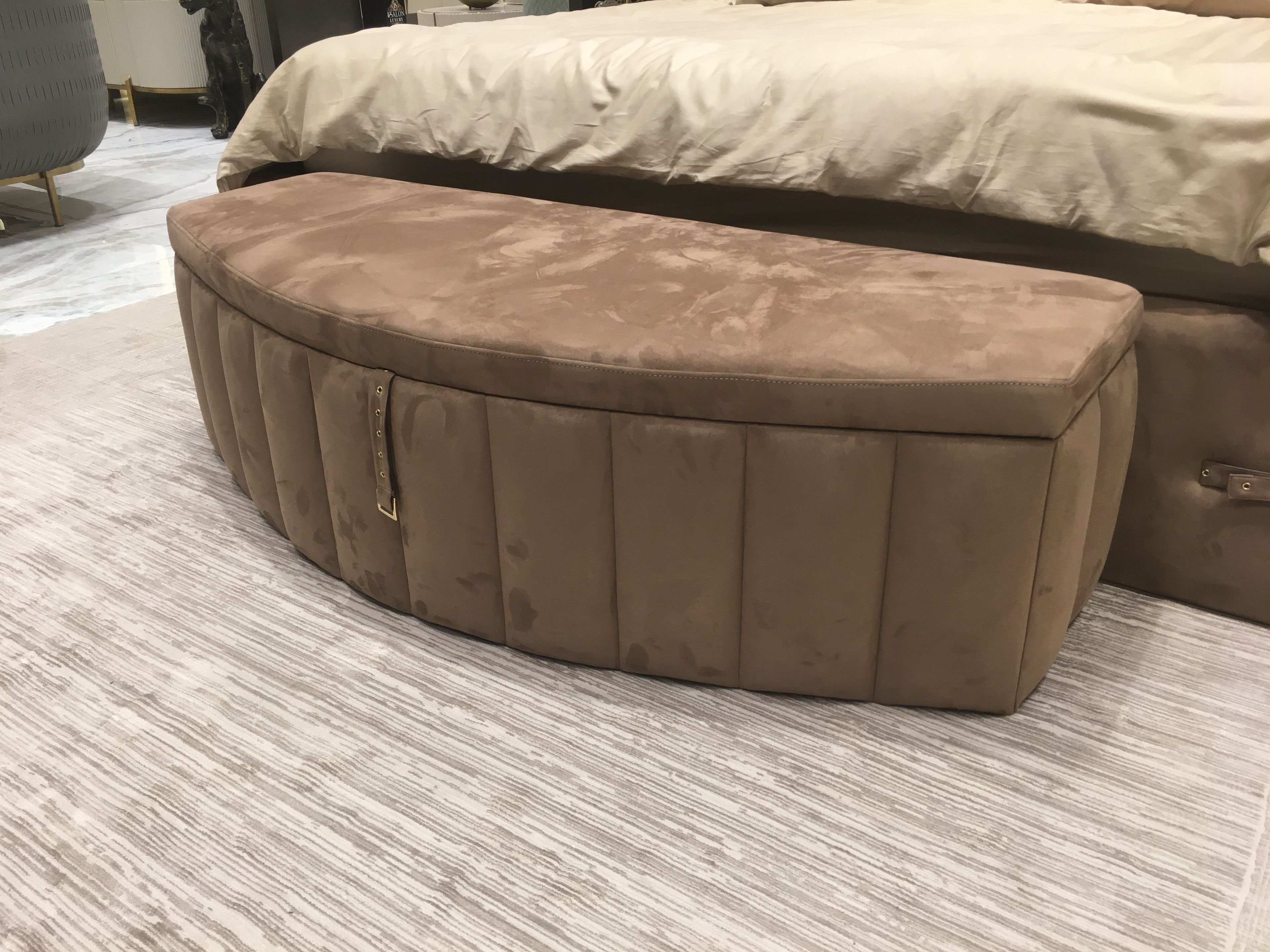 Elia Bench