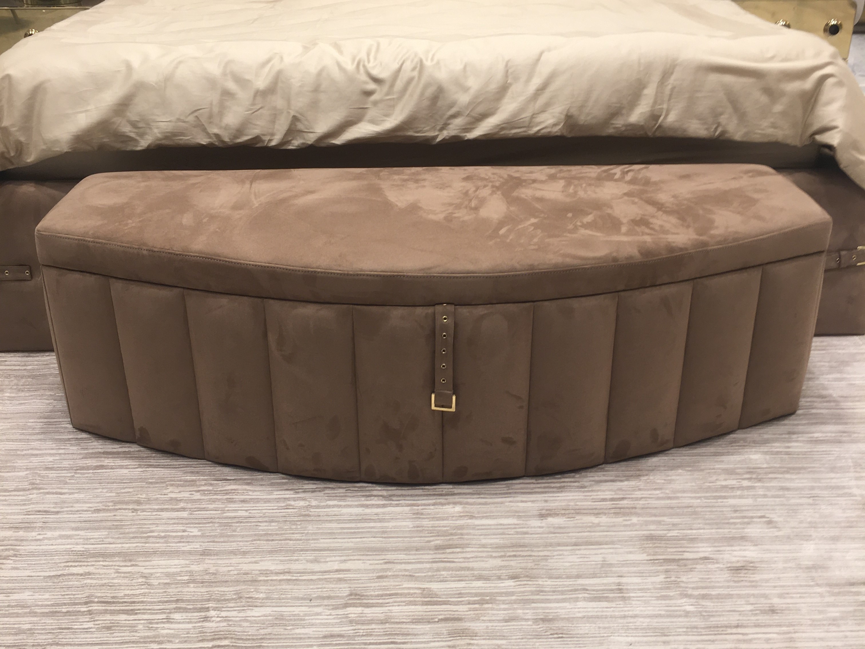 Elia Bench