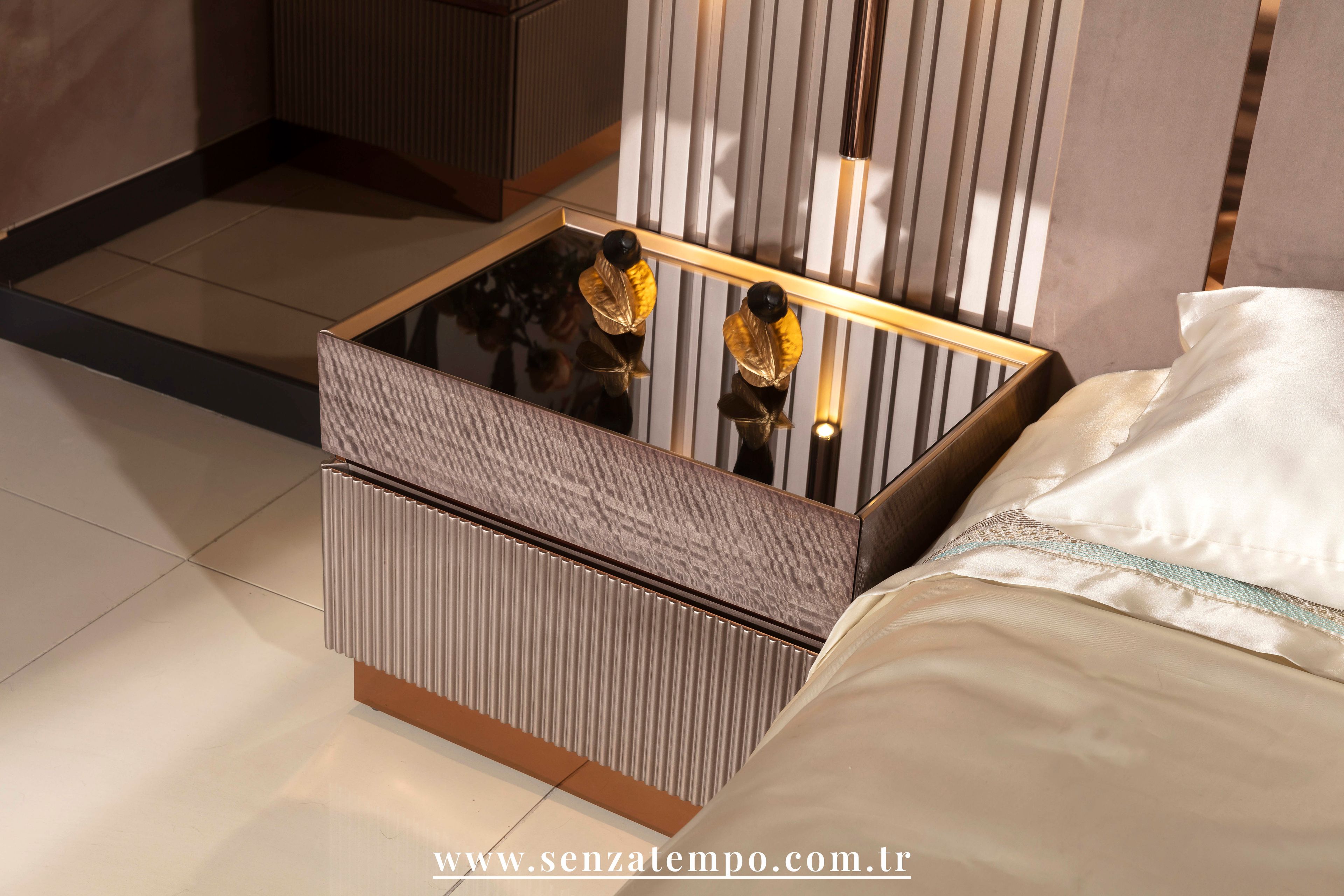 Venedik Karyola ve 2 Komodin Set
