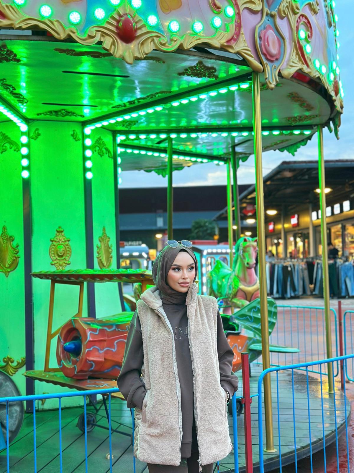 Minel Kadın Kürk Detaylı Yelek 036 - bej