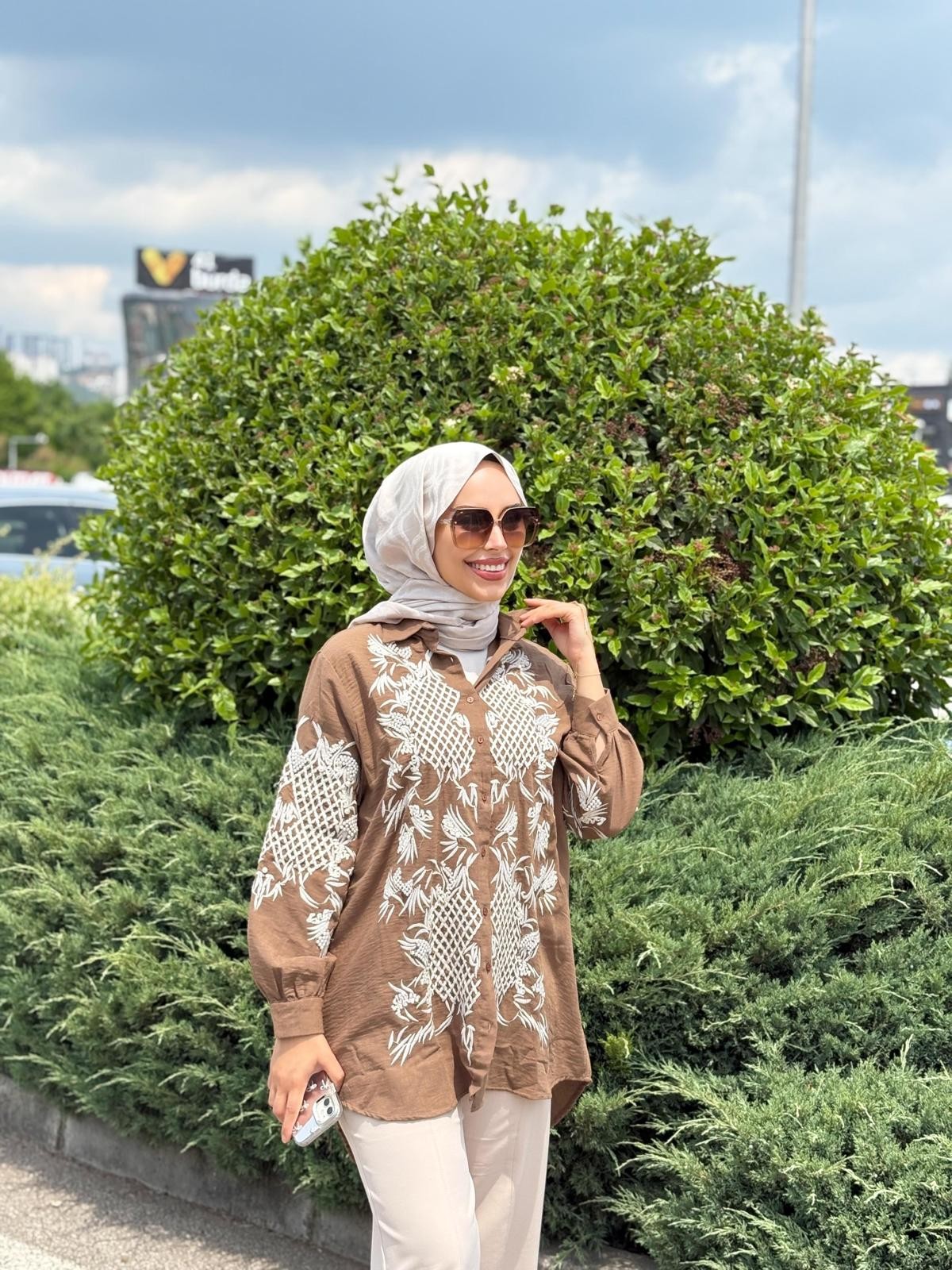 Kadın İnci Detaylı Gömlek - Kahve