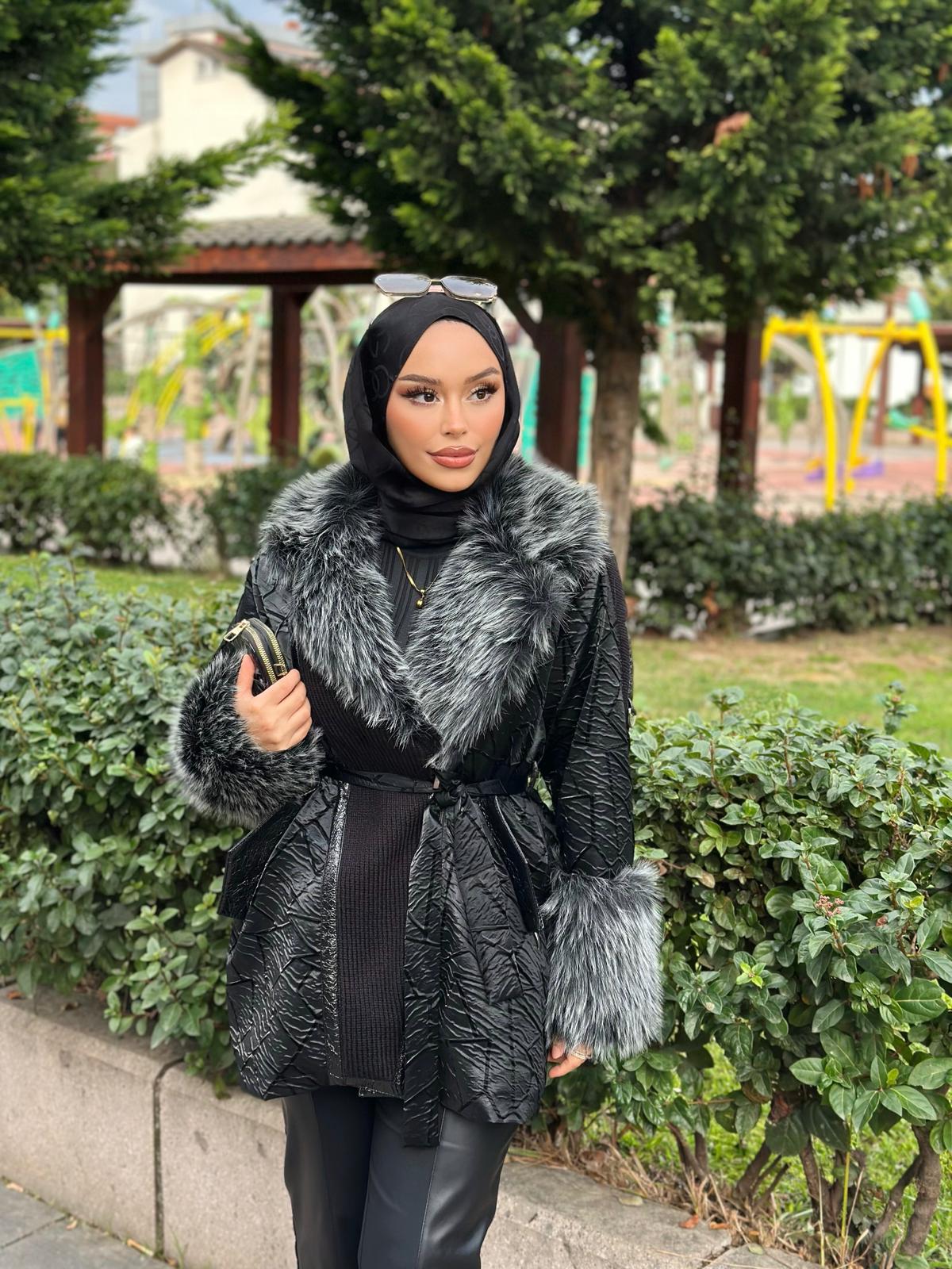 Kadın Kürklü Deri Detaylı Kaban