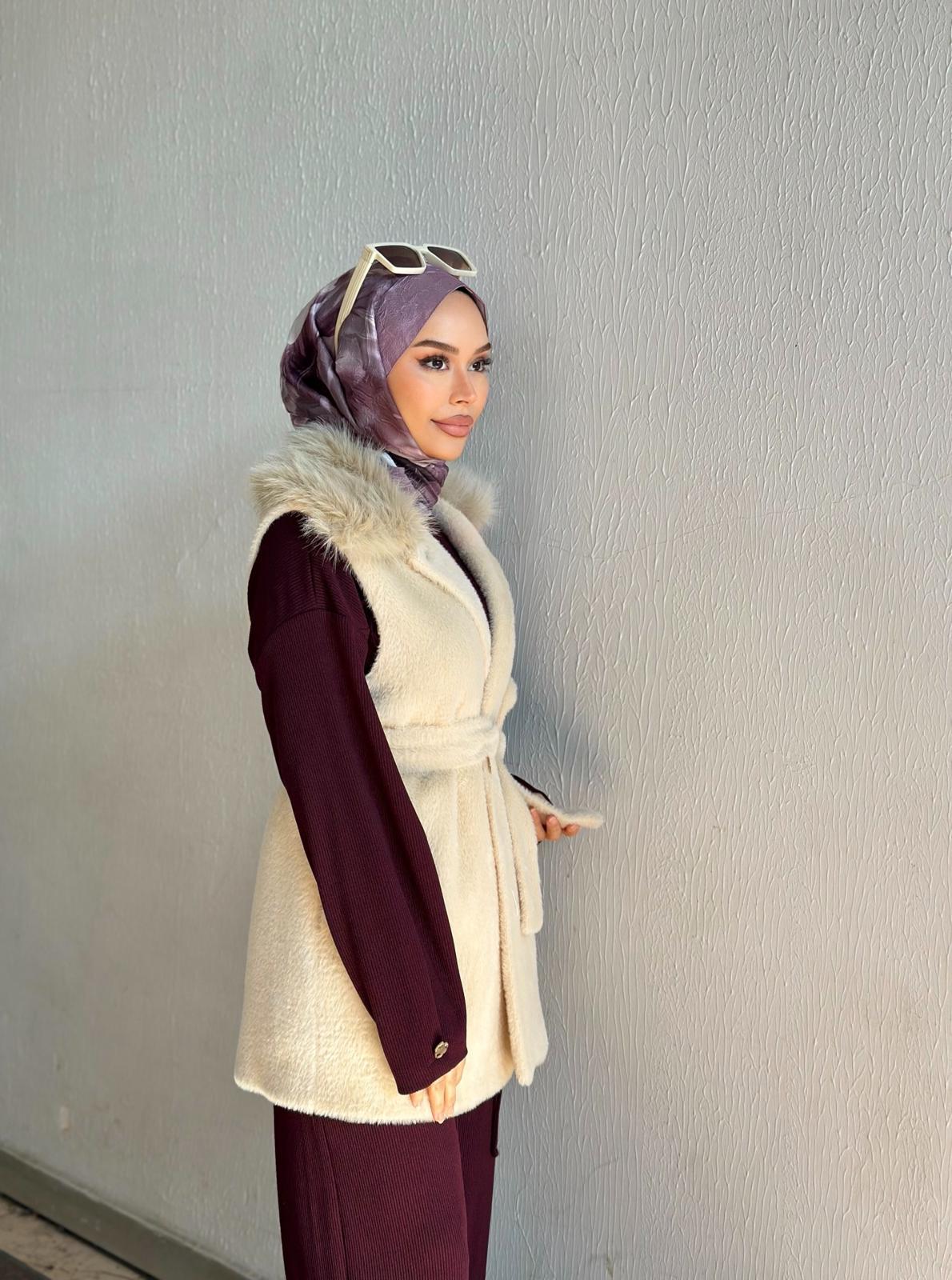 Minel Kadın Kürk Detaylı Düğmeli Yelek