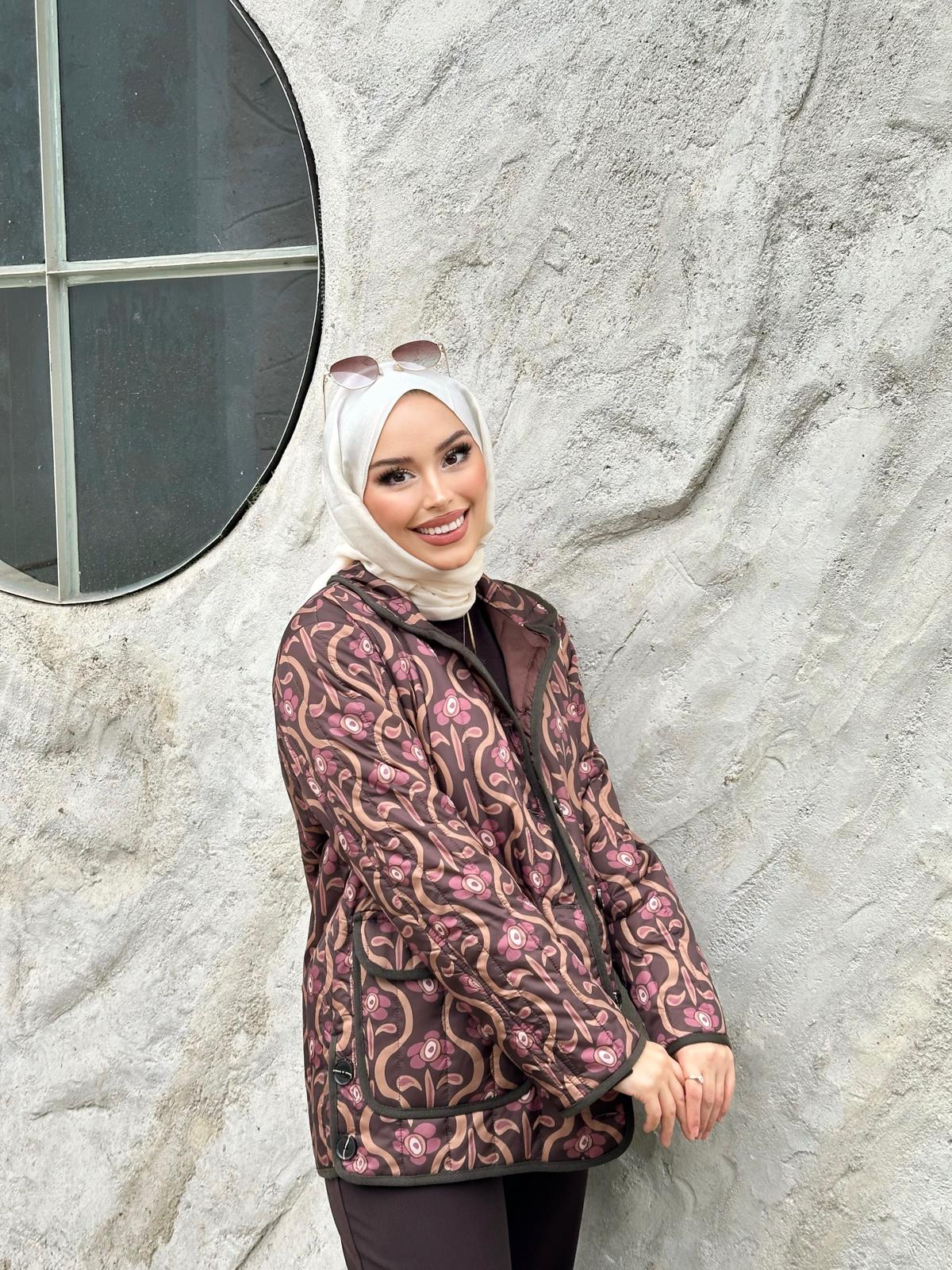 Minel Kadın Kahverengi Desenli Kapitone Ceket 01