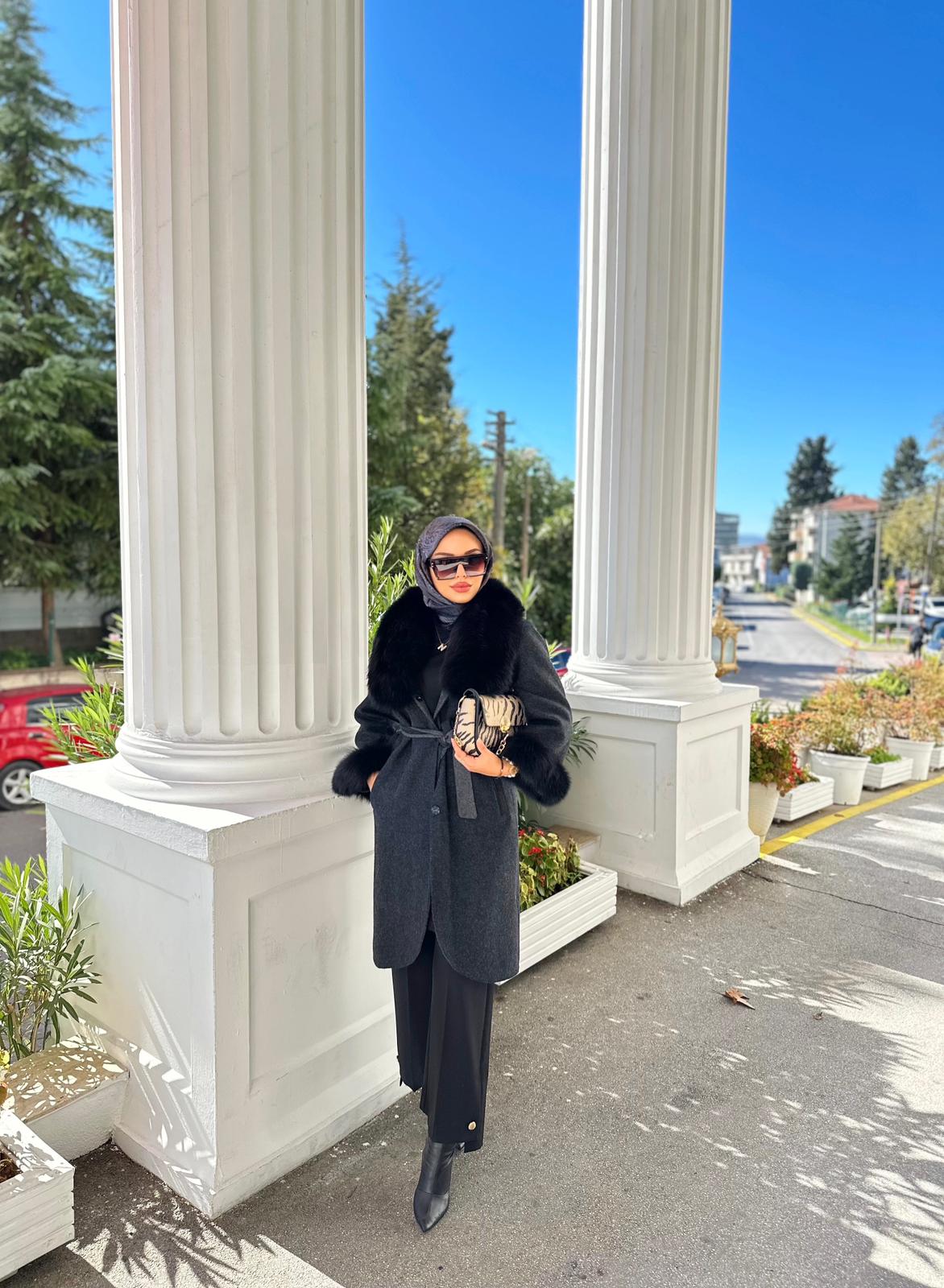 Minel Yakası Kürklü Kaban