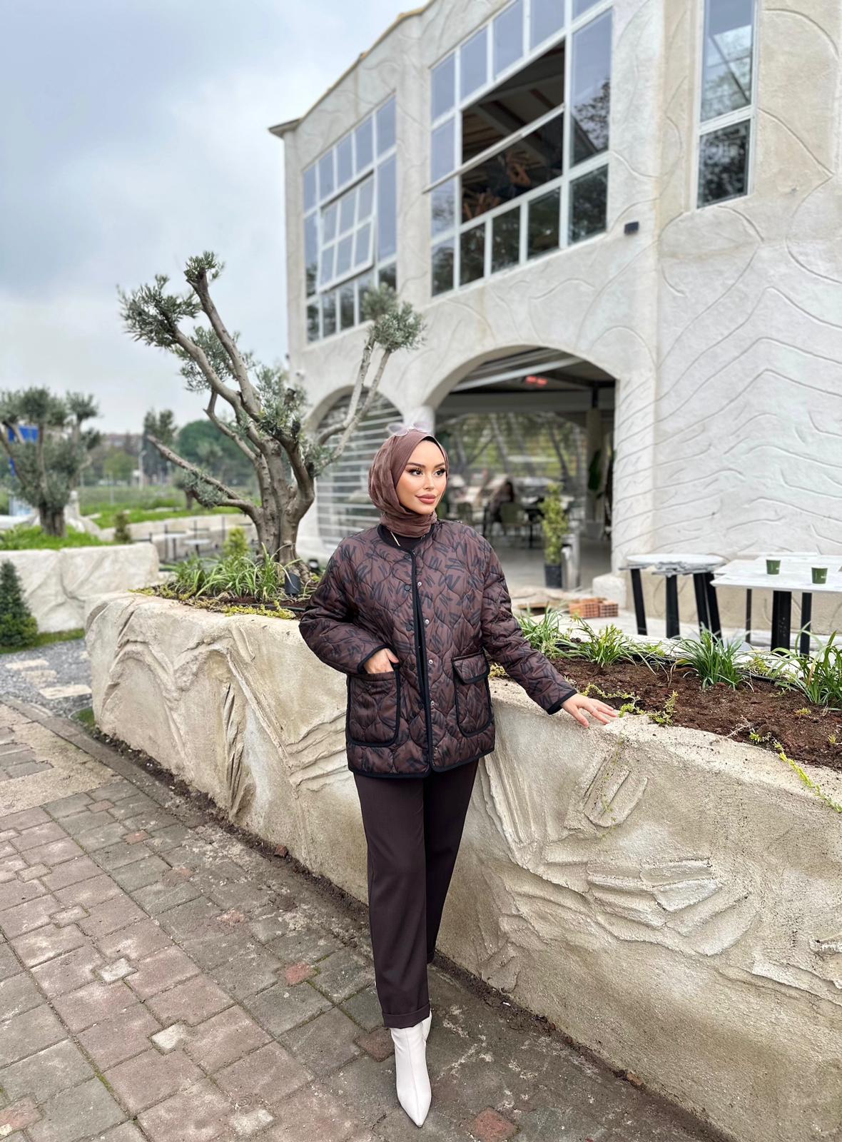 Minel Kadın Kahverengi Desenli Kapitone Ceket 02