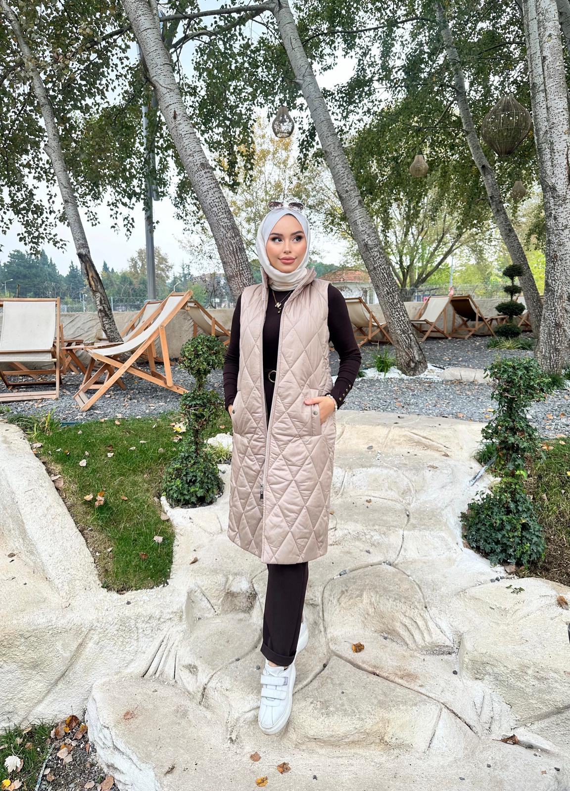 Minel Kadın Kahverengi Uzun Kapitone Yelek - bej