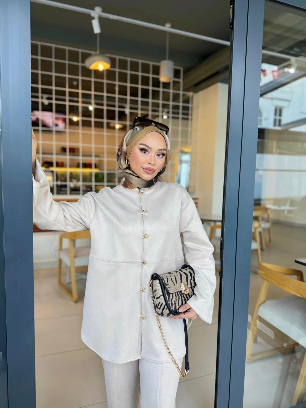 Kadın Gold Düğme Detaylı Nubuk Ceket