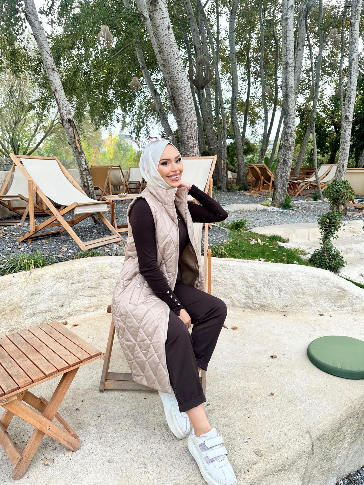 Minel Kadın Kahverengi Uzun Kapitone Yelek - bej