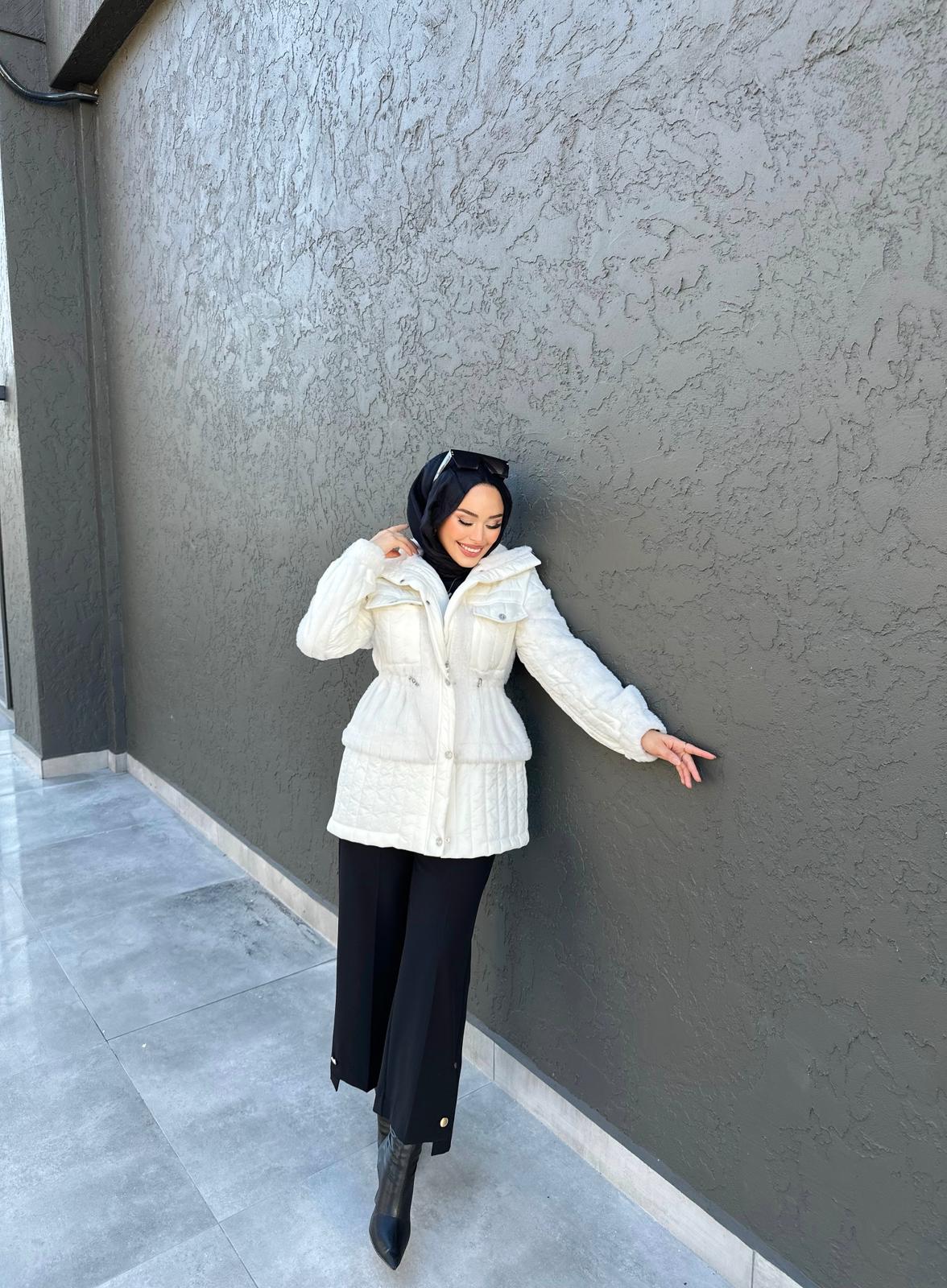 Kadın Beyaz Kapitone Kaban