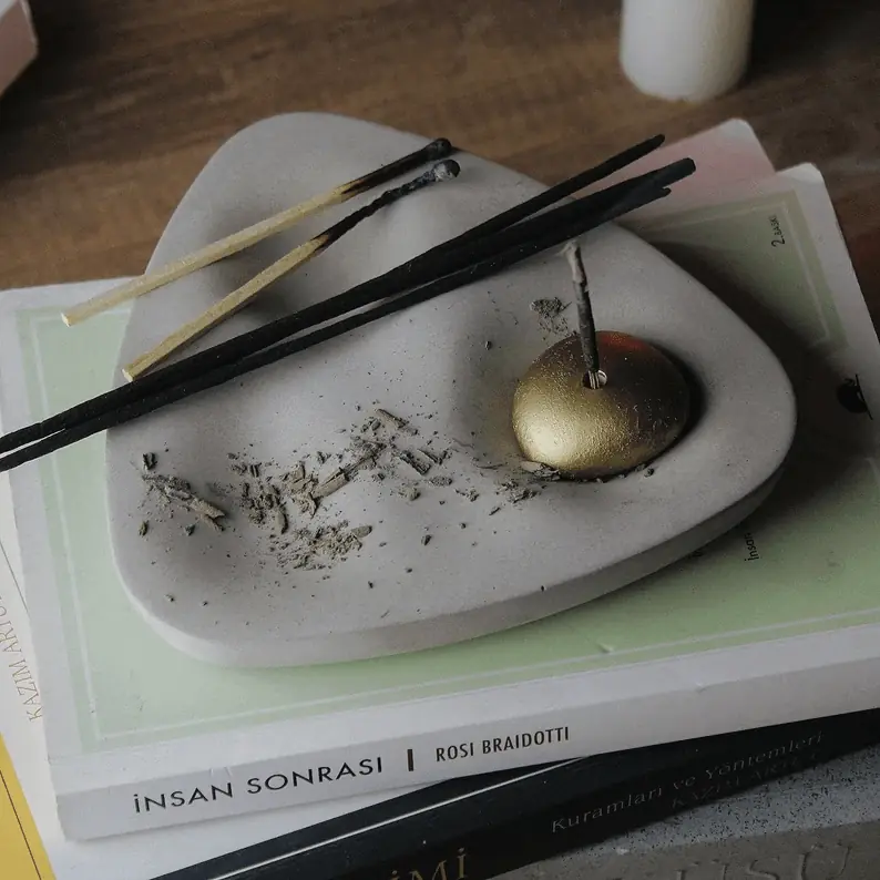 &nbsp; Bazı hediyeler sadece göz kamaştırır, bazıları ise ruhu dinlendirir. Doğanın ham dokusunu modern bir sanat eserine dönüştüren 