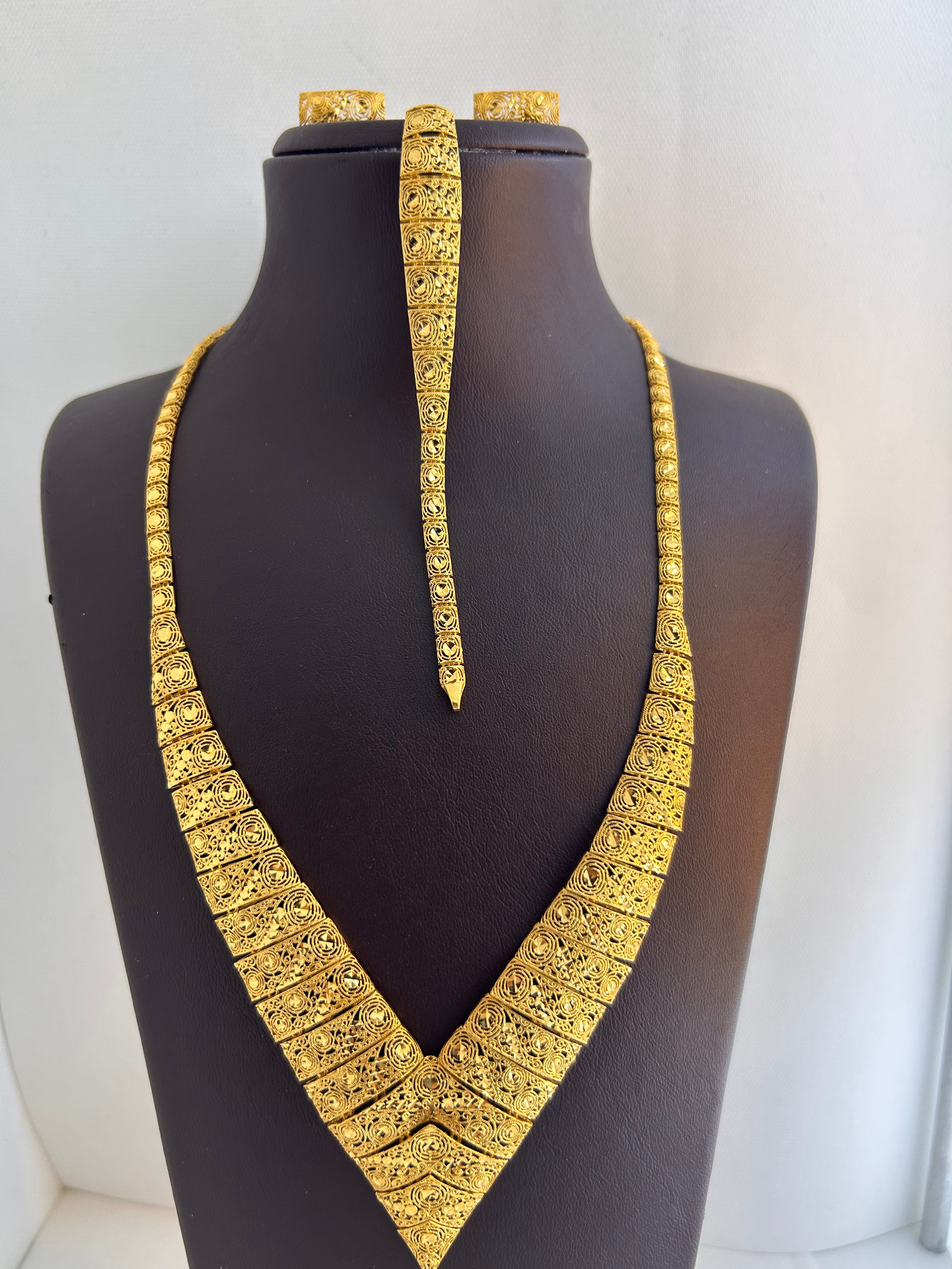 S18 SET 33.56 Gram 22 Ayar
